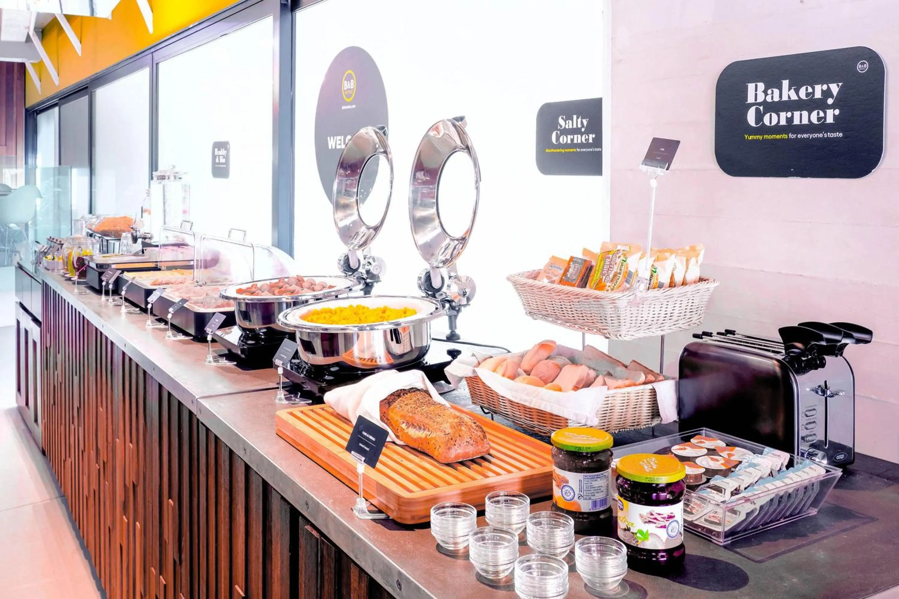 Restaurant/places to eat in B&B HOTEL Fabriano Janus