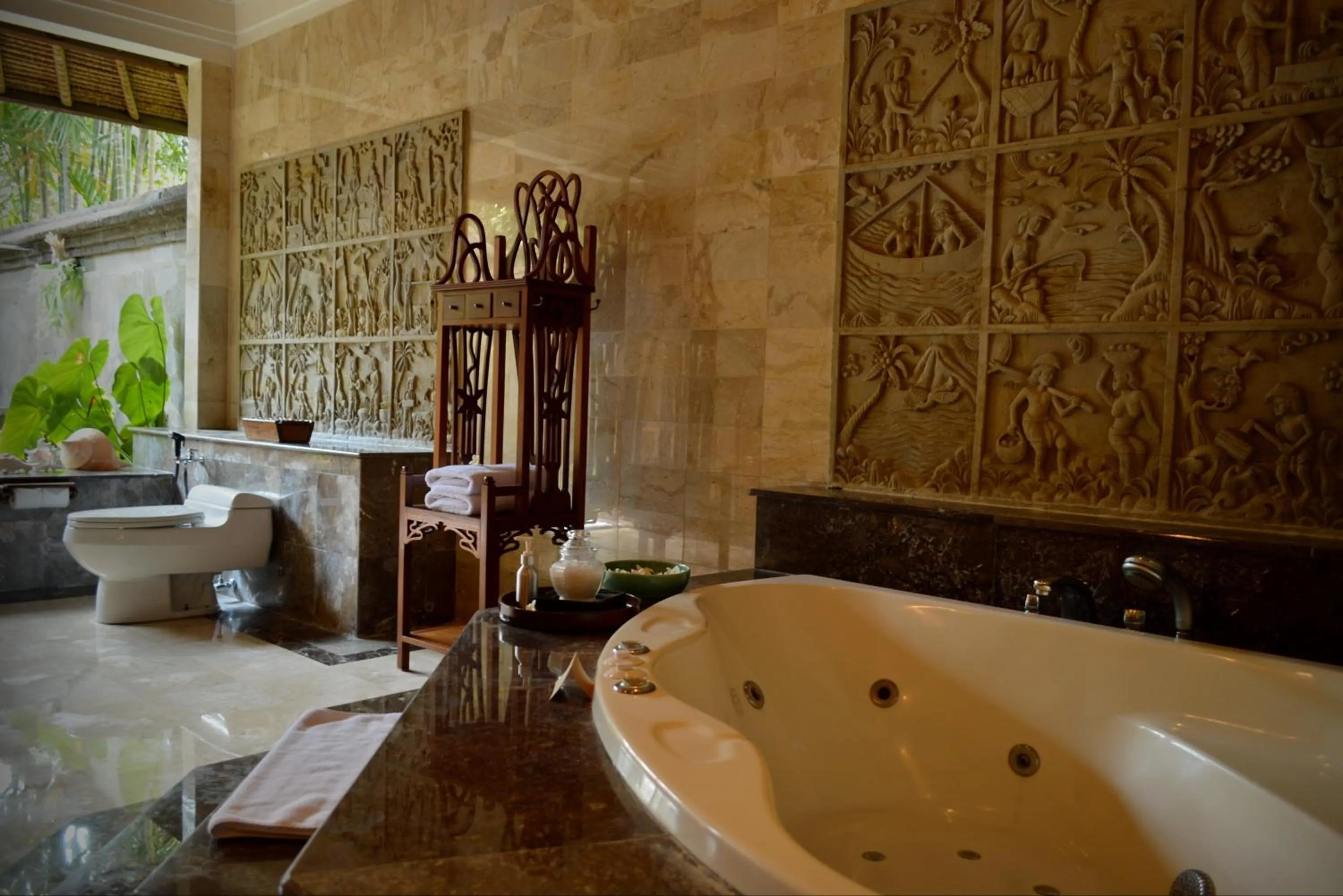 Hot Tub in Villa Hanani