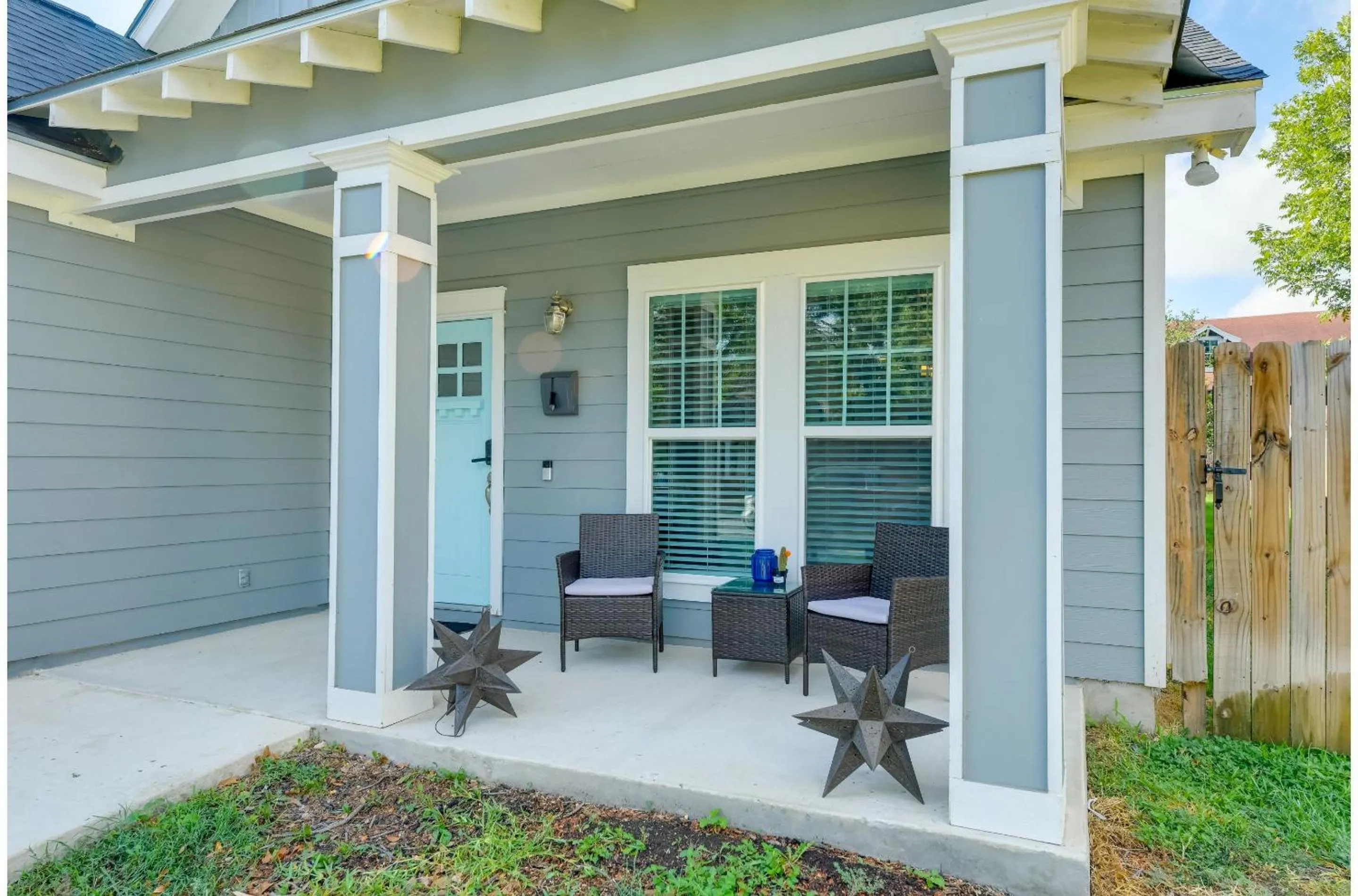 Centrally Located Stunning 3BR 2BA Near Downtown