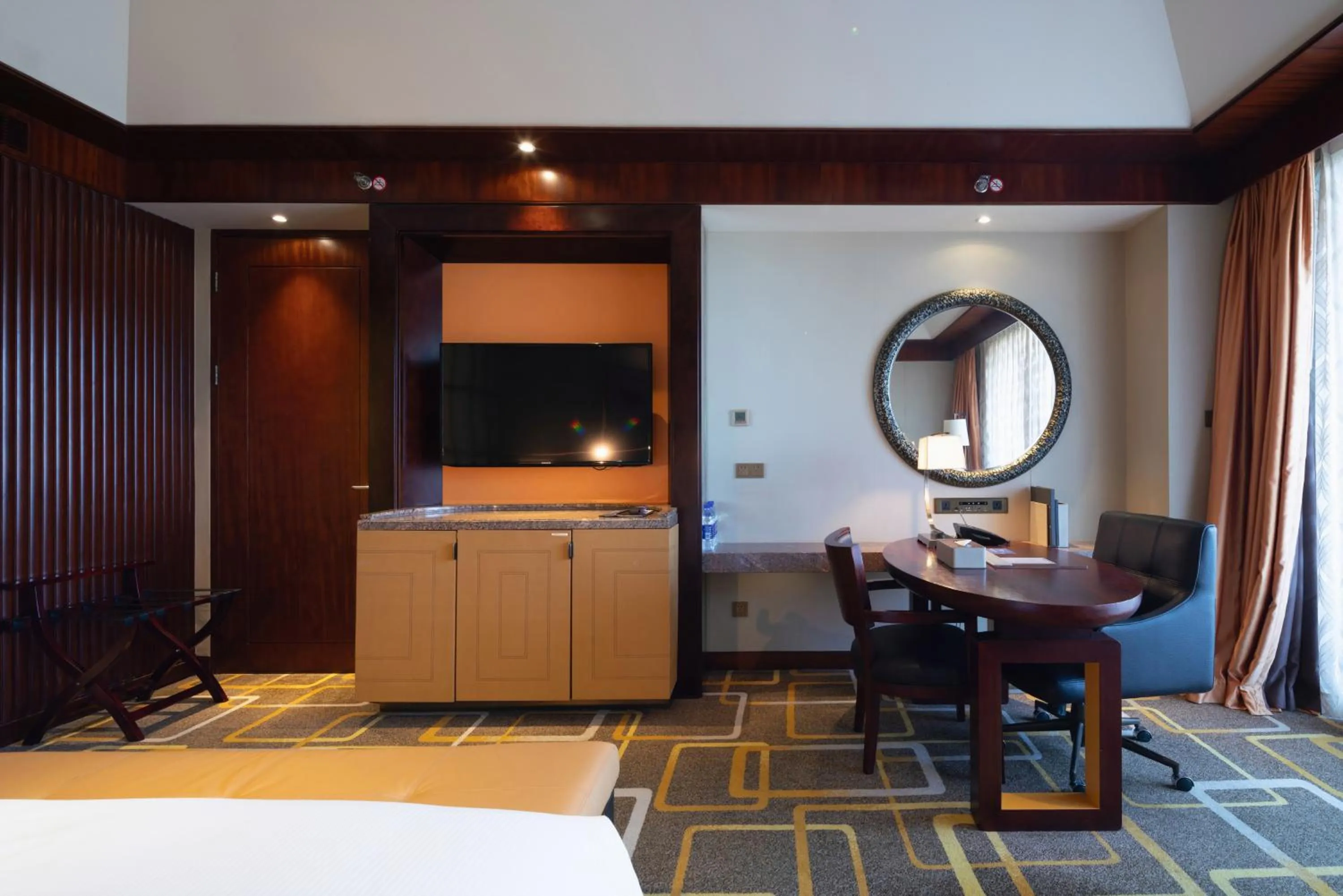 Seating area, Bed in Hilton Qingdao Golden Beach 丨 10 mins' walk to Golden Beach and Beer City