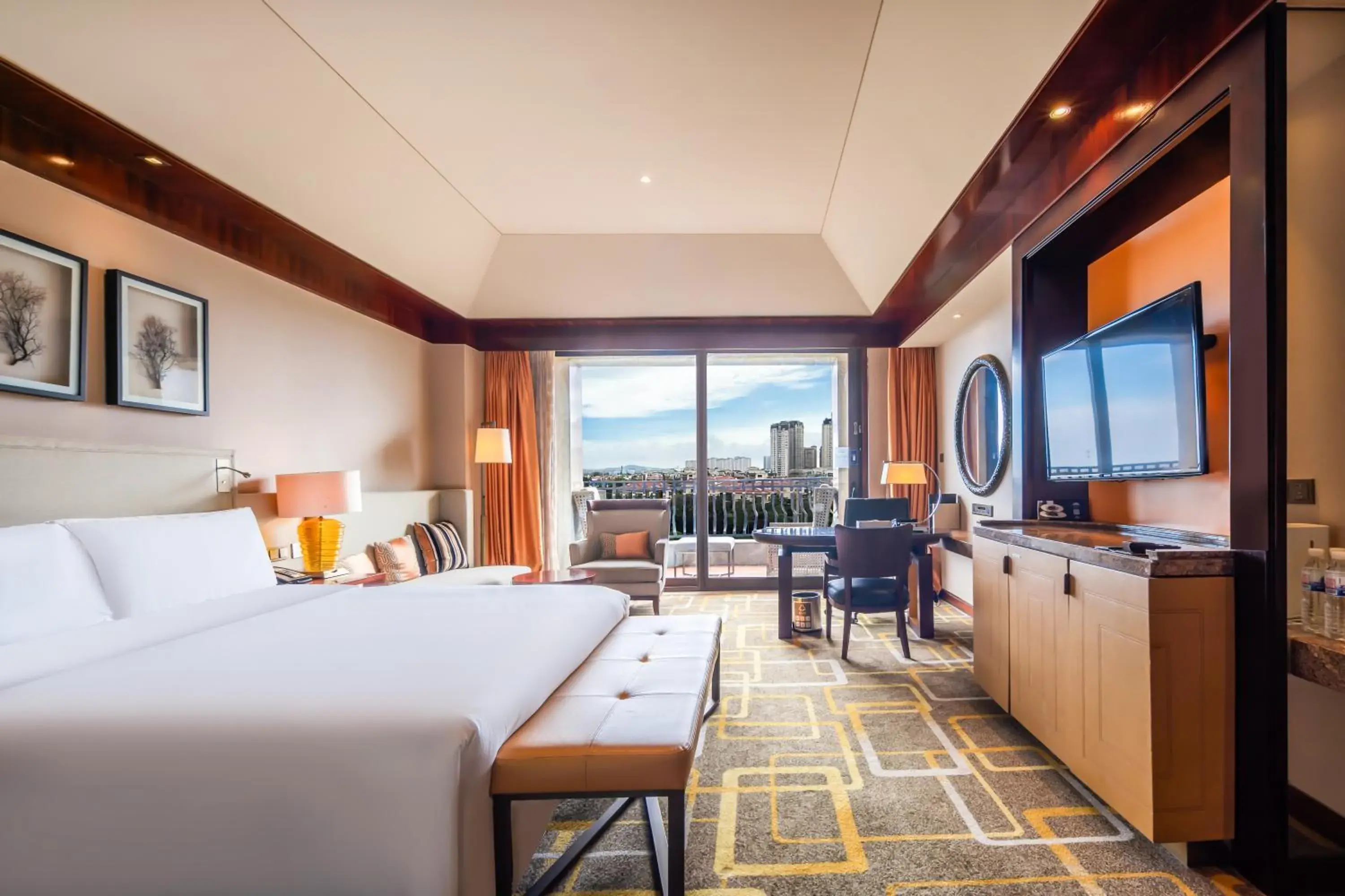 Property building, Bed in Hilton Qingdao Golden Beach 丨 10 mins' walk to Golden Beach and Beer City Property building, Bed in Hilton Qingdao Golden Beach 丨 10 mins' walk to Golden Beach and Beer City