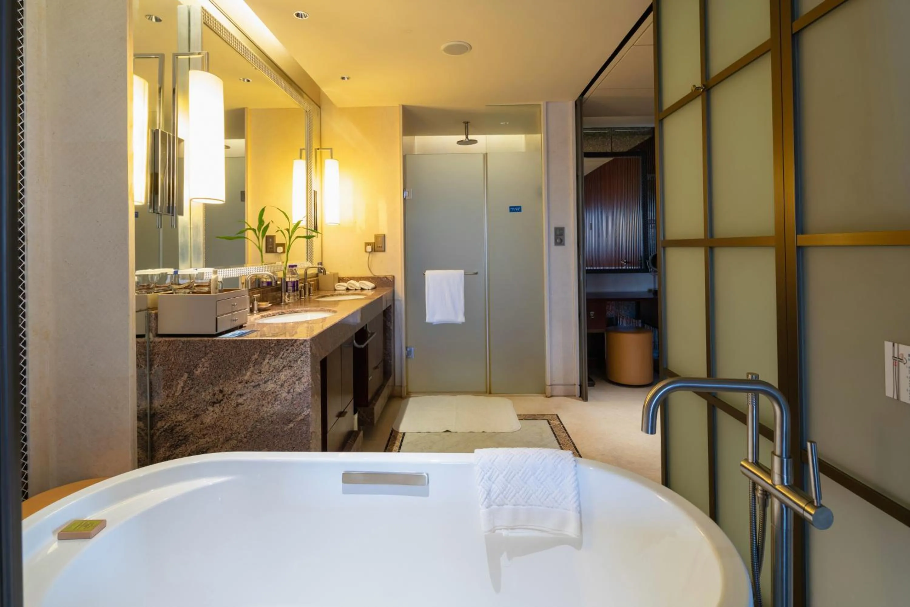Bathroom in Hilton Qingdao Golden Beach 丨 10 mins' walk to Golden Beach and Beer City