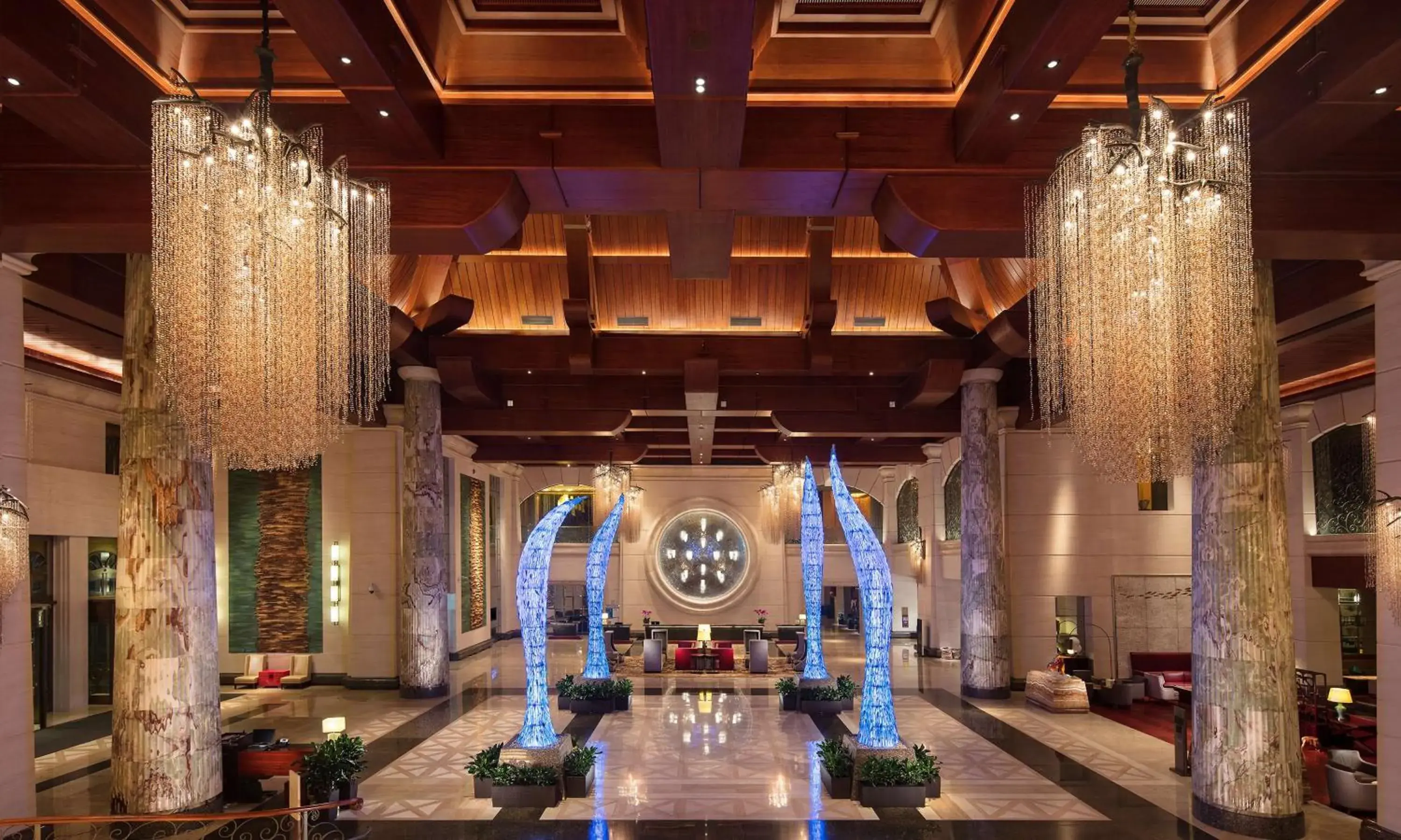 Lobby or reception in Hilton Qingdao Golden Beach 丨 10 mins' walk to Golden Beach and Beer City Lobby or reception in Hilton Qingdao Golden Beach 丨 10 mins' walk to Golden Beach and Beer City