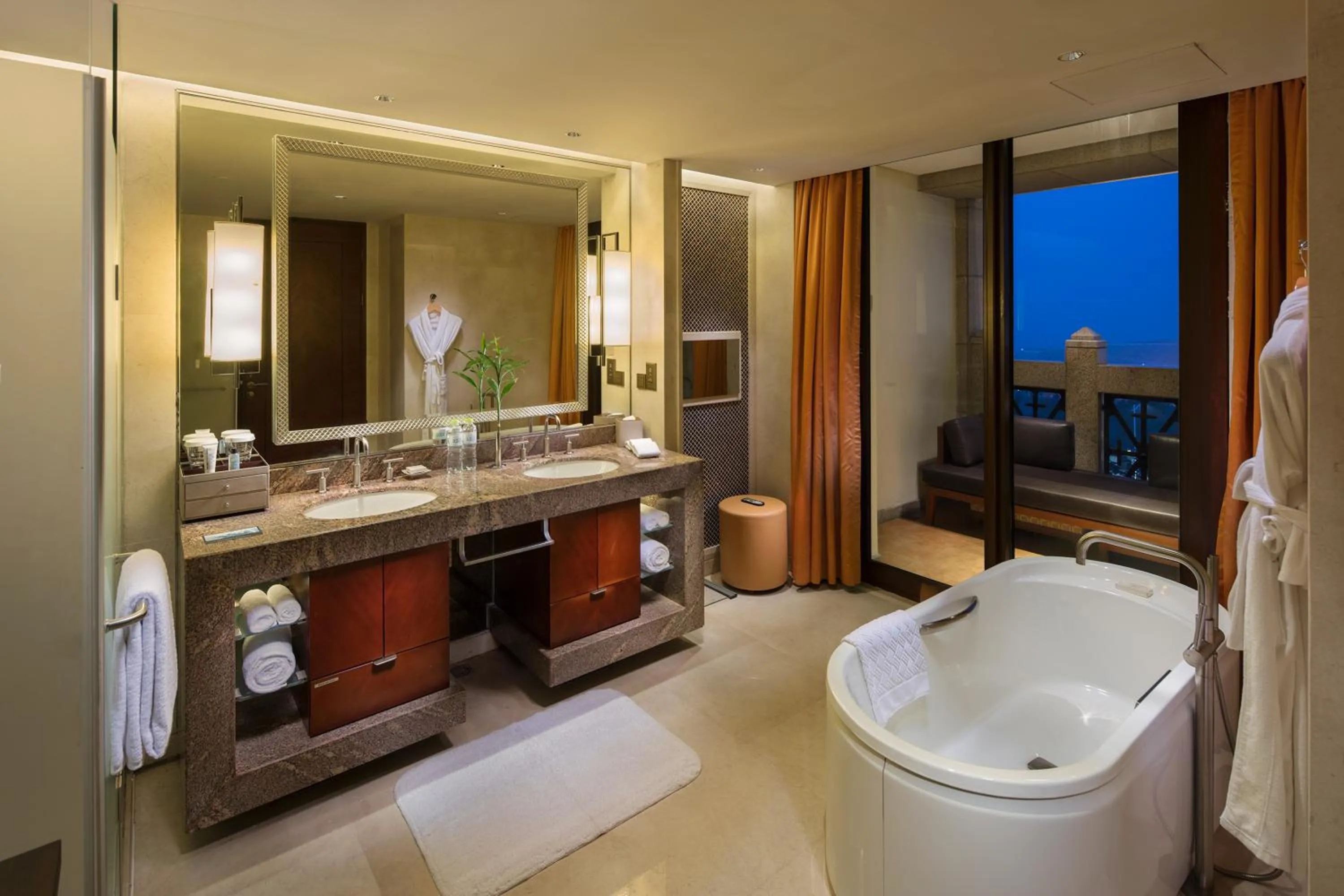 Bathroom in Hilton Qingdao Golden Beach 丨 10 mins' walk to Golden Beach and Beer City