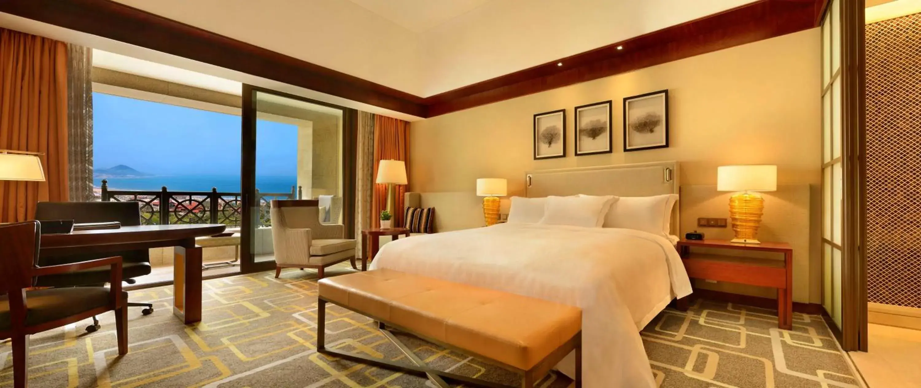 Bed in Hilton Qingdao Golden Beach 丨1 hour's drive to China Fisheries and Seafood Expo Bed in Hilton Qingdao Golden Beach 丨1 hour's drive to China Fisheries and Seafood Expo