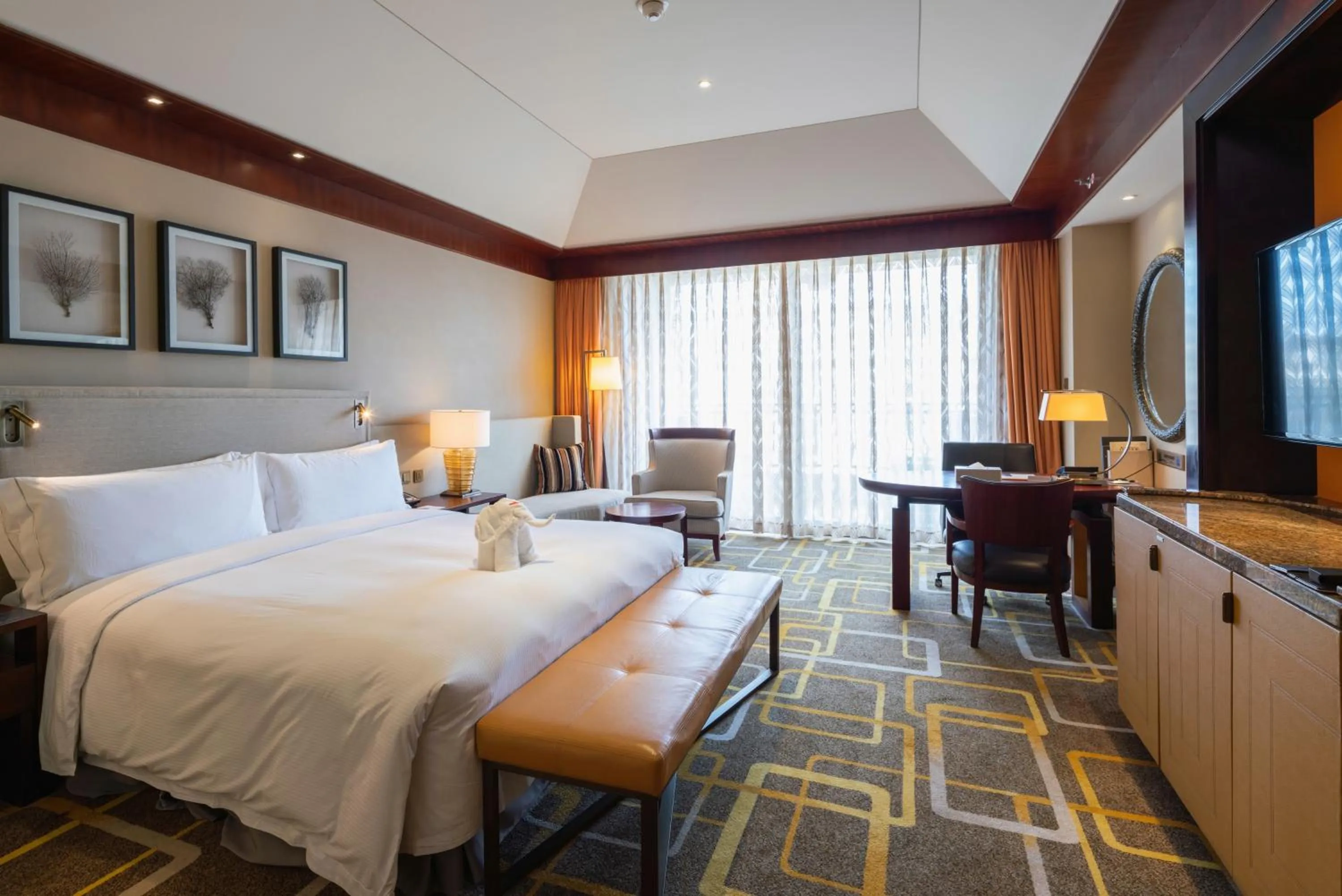 Bed in Hilton Qingdao Golden Beach 丨 10 mins' walk to Golden Beach and Beer City