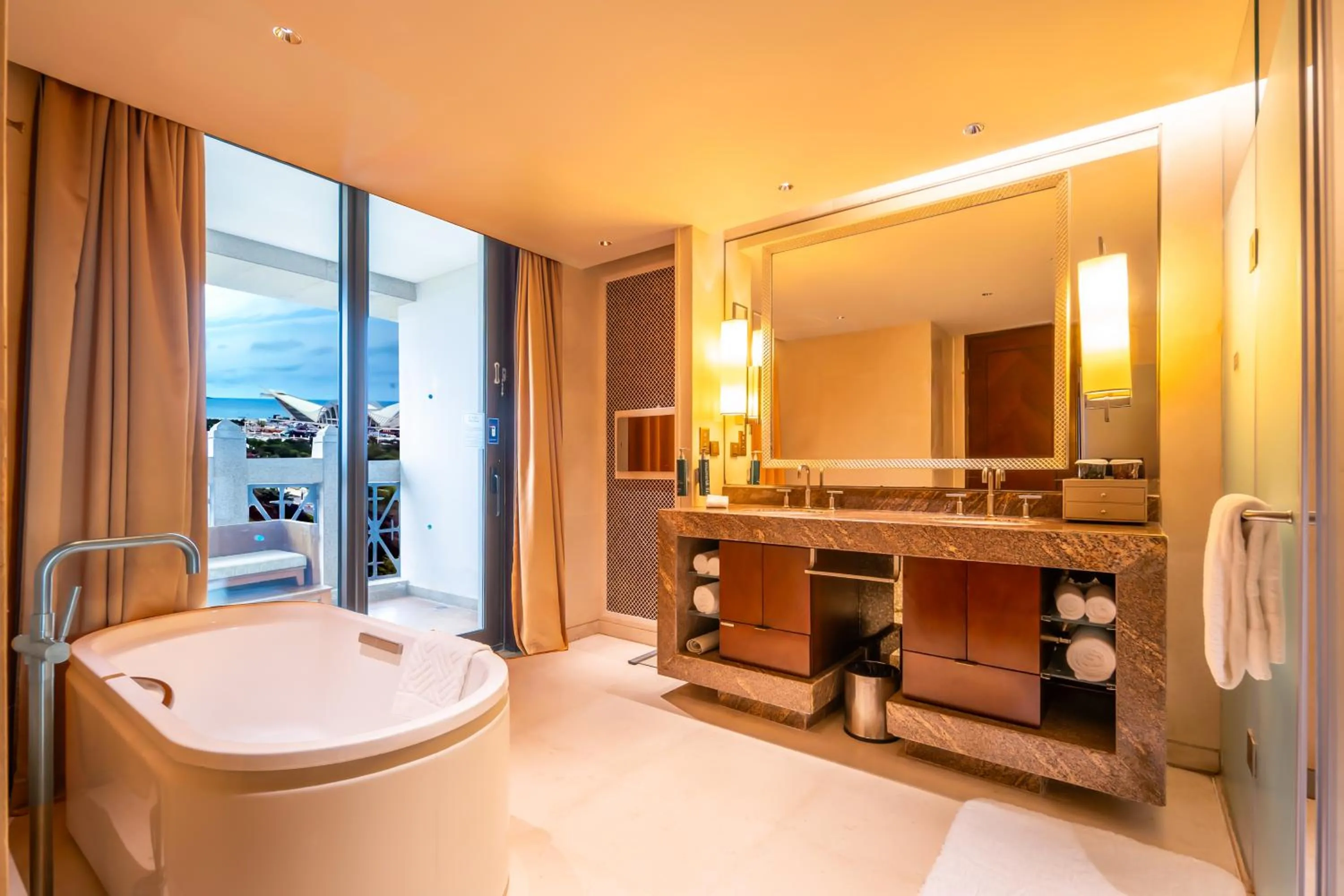 Property building in Hilton Qingdao Golden Beach 丨 10 mins' walk to Golden Beach and Beer City