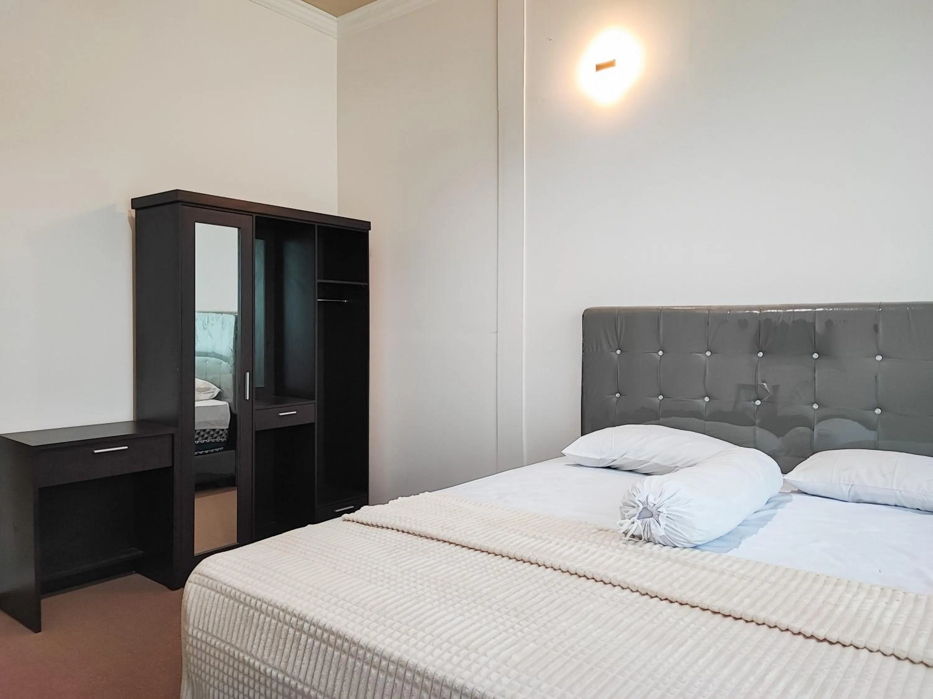 Bed in RedDoorz Plus Syariah near Simpang Rimbo Jambi 2