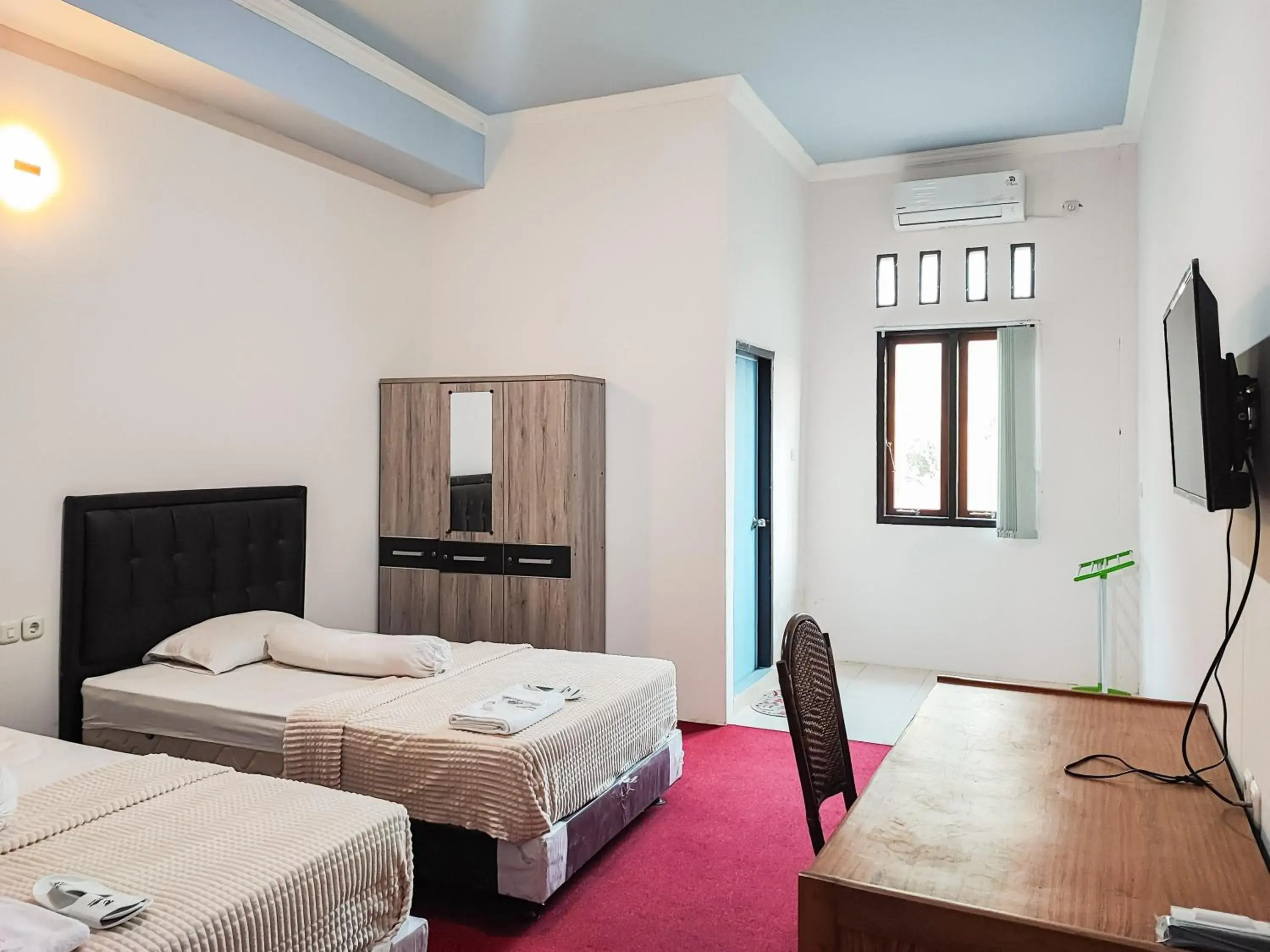 Bed in RedDoorz Plus Syariah near Simpang Rimbo Jambi Bed in RedDoorz Plus Syariah near Simpang Rimbo Jambi