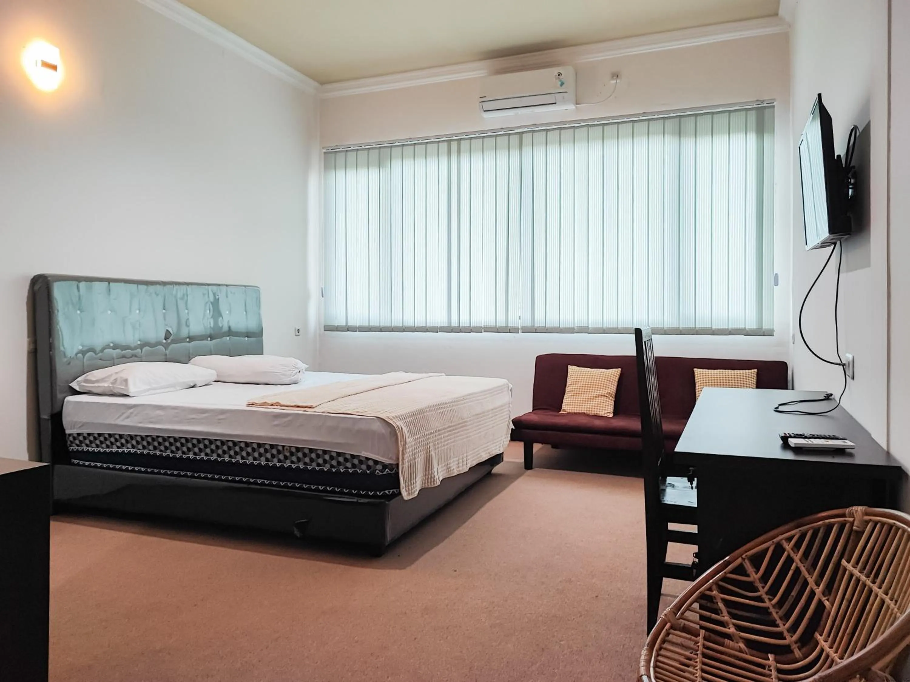 Bed in RedDoorz Plus Syariah near Simpang Rimbo Jambi 2