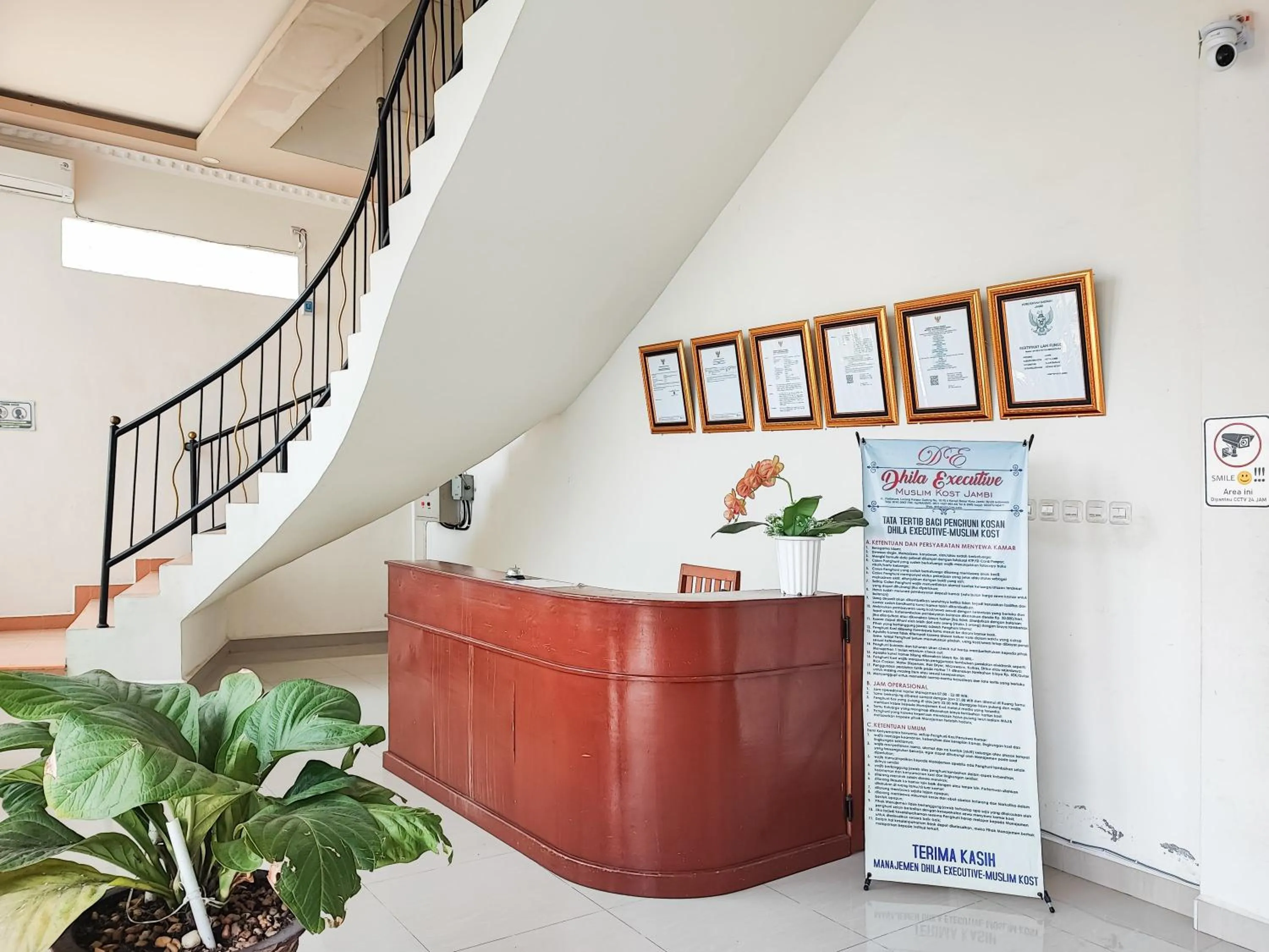 Lobby or reception in RedDoorz Plus Syariah near Simpang Rimbo Jambi 2