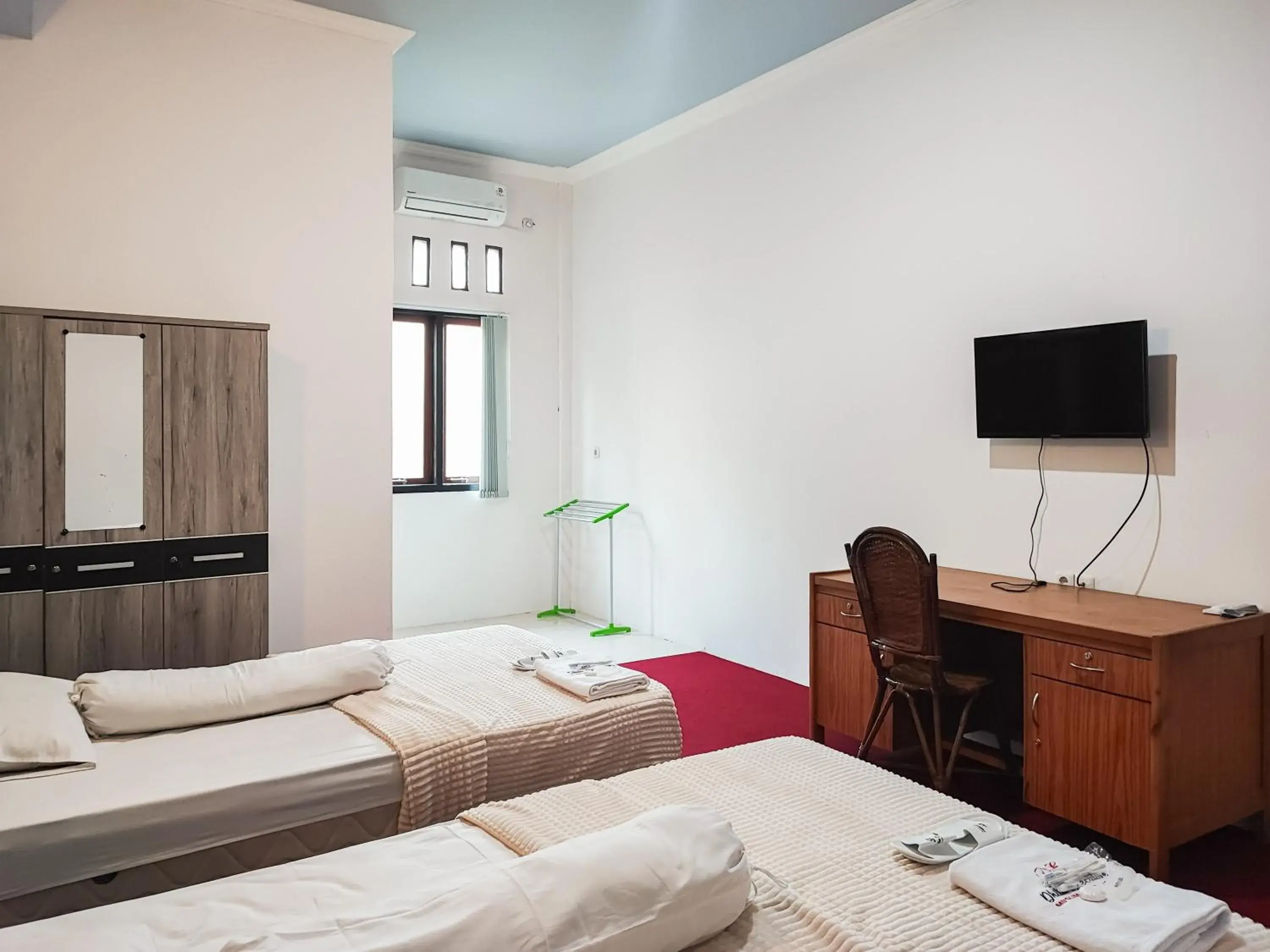 Bed in RedDoorz Plus Syariah near Simpang Rimbo Jambi Bed in RedDoorz Plus Syariah near Simpang Rimbo Jambi