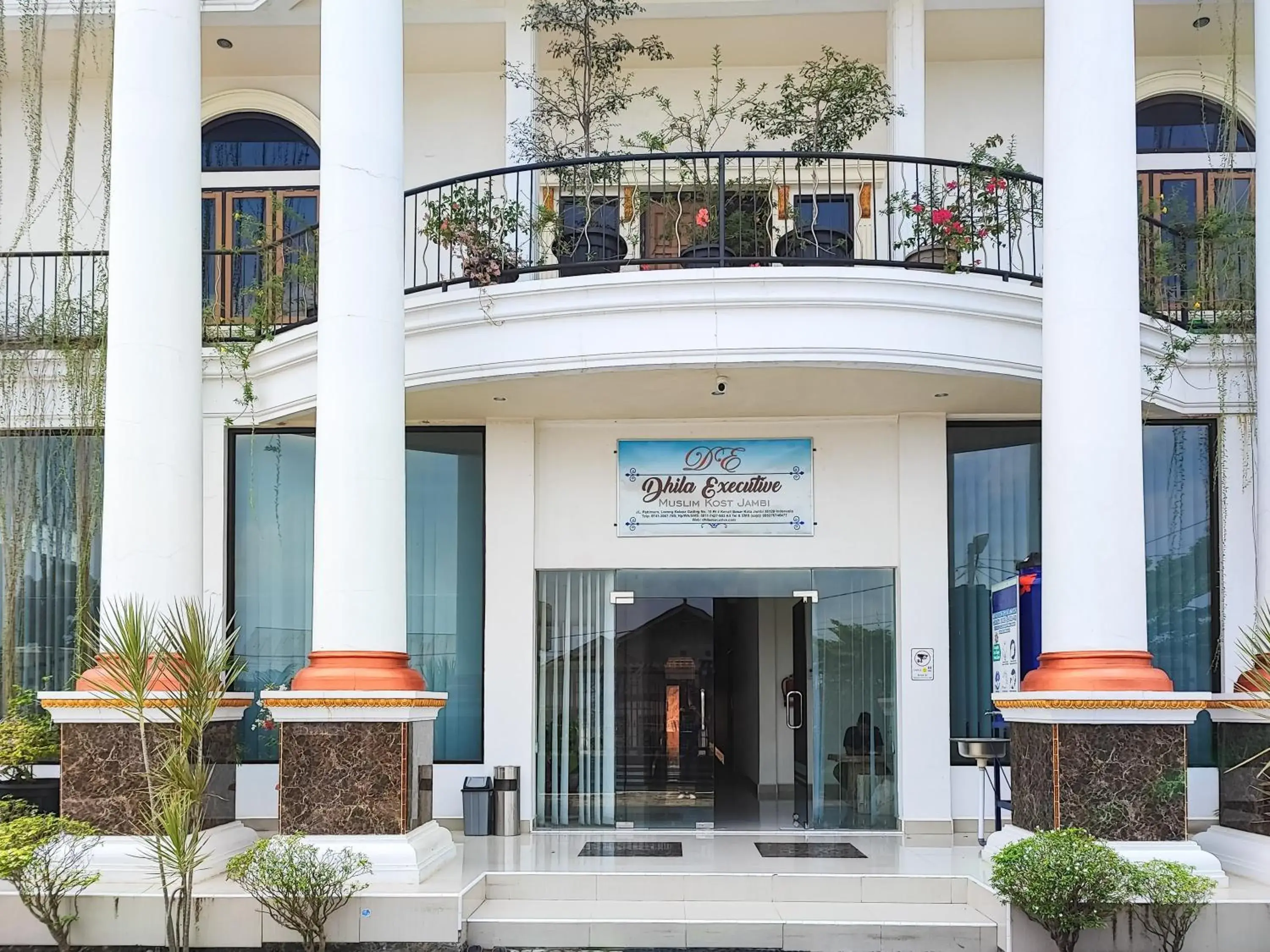 Property building in RedDoorz Plus Syariah near Simpang Rimbo Jambi Property building in RedDoorz Plus Syariah near Simpang Rimbo Jambi