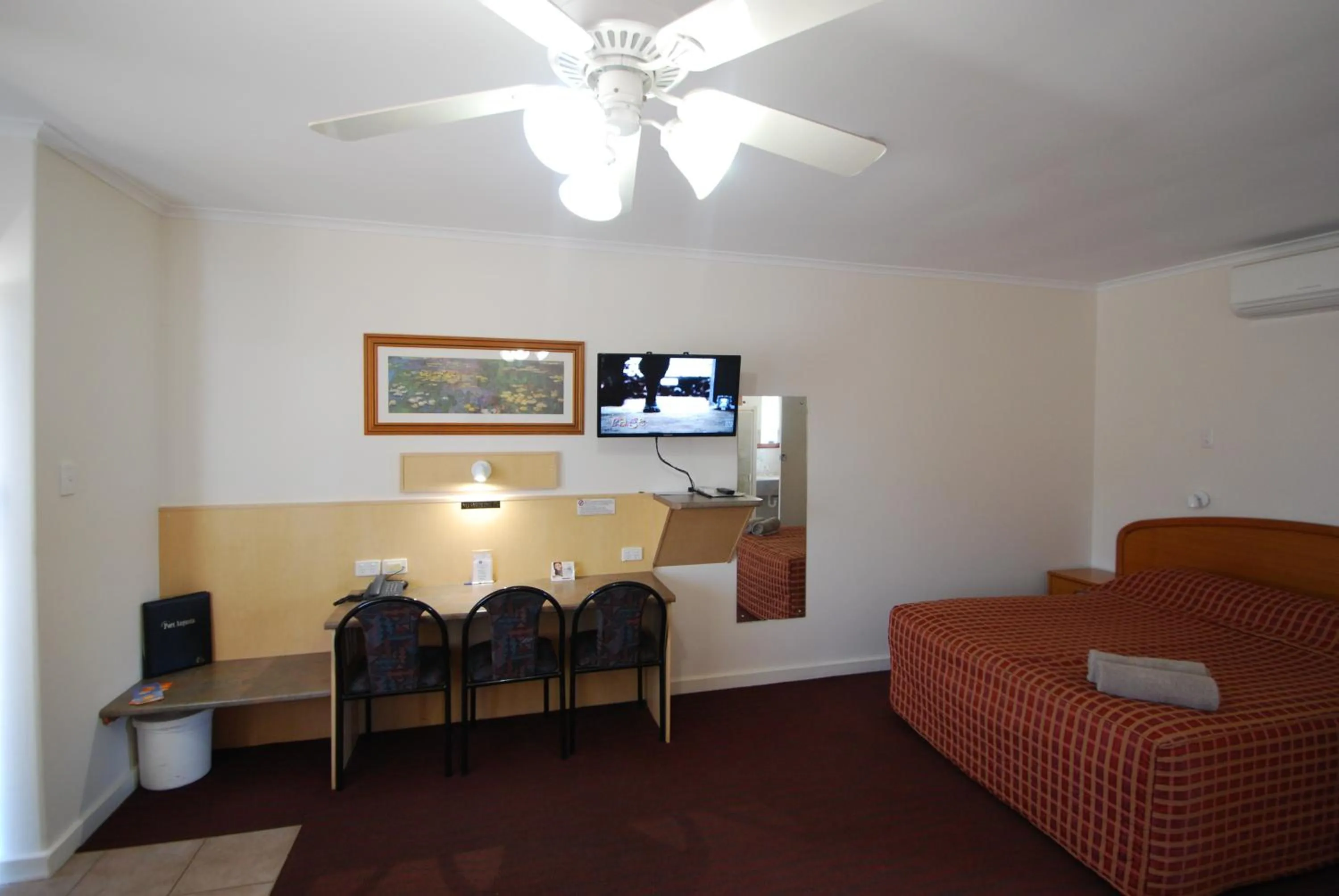 Photo of the whole room in Comfort Inn & Suites Augusta Westside