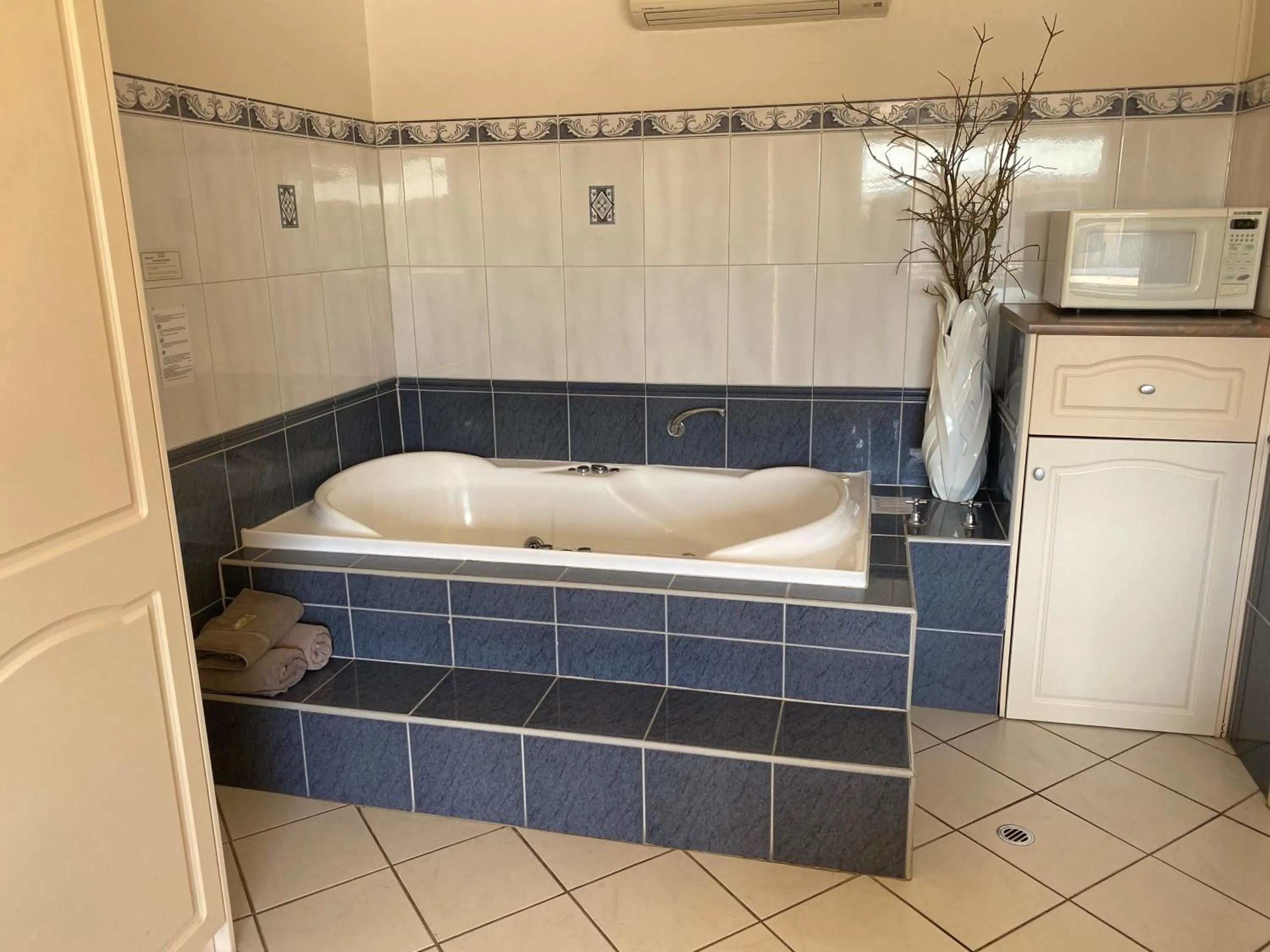 Bath in Comfort Inn & Suites Augusta Westside