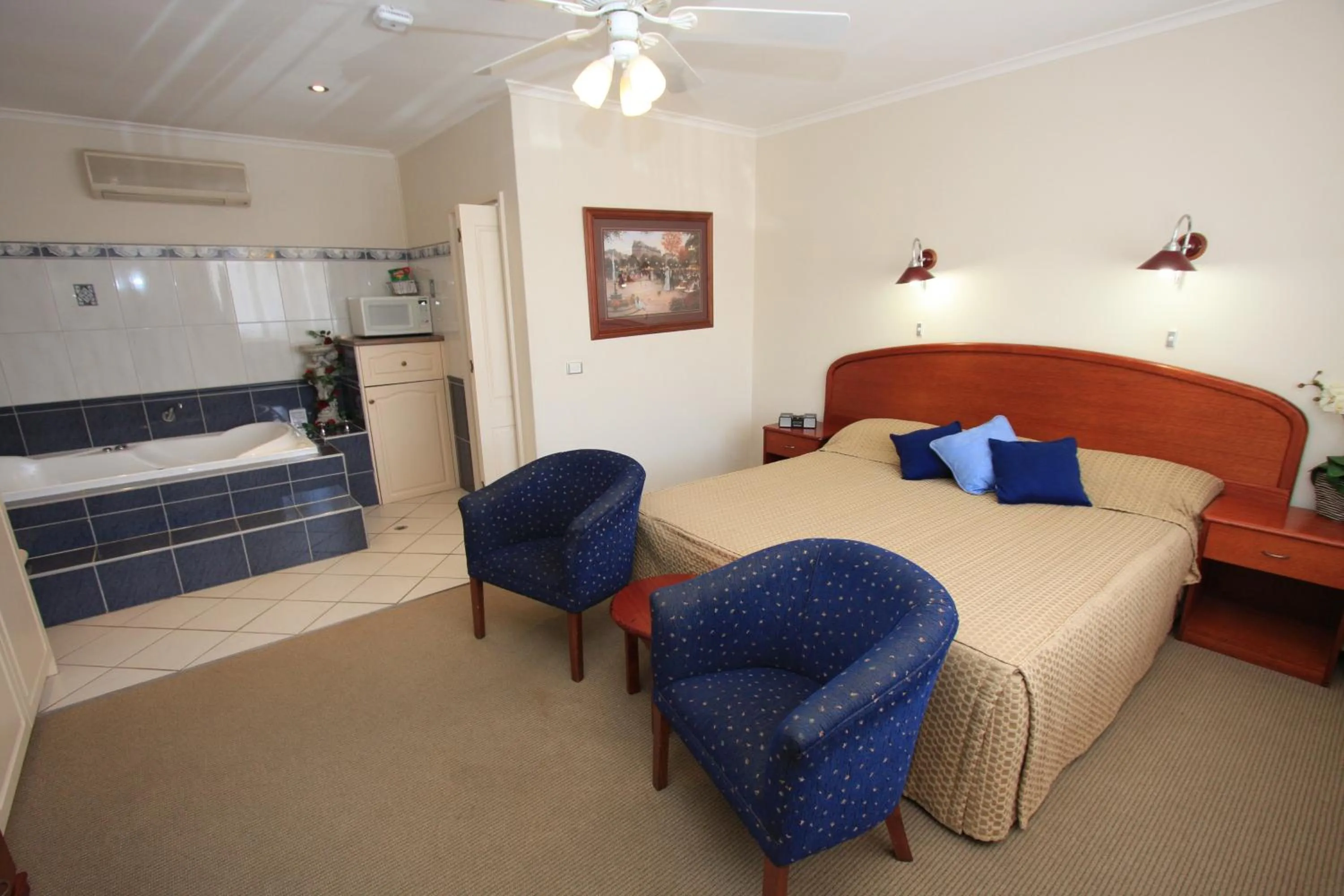 Photo of the whole room, Bed in Comfort Inn & Suites Augusta Westside