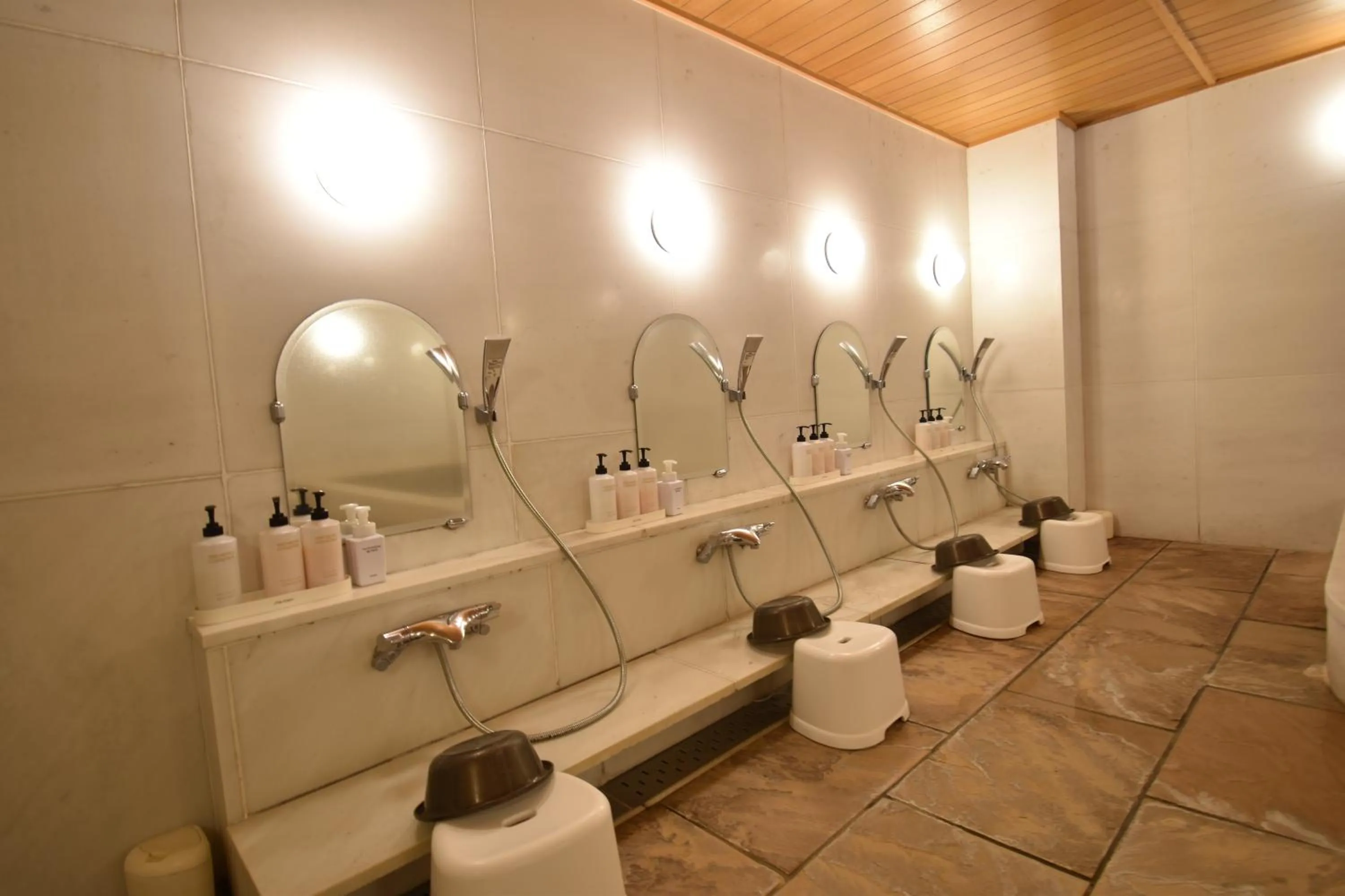 Public Bath in Hotel Nidom