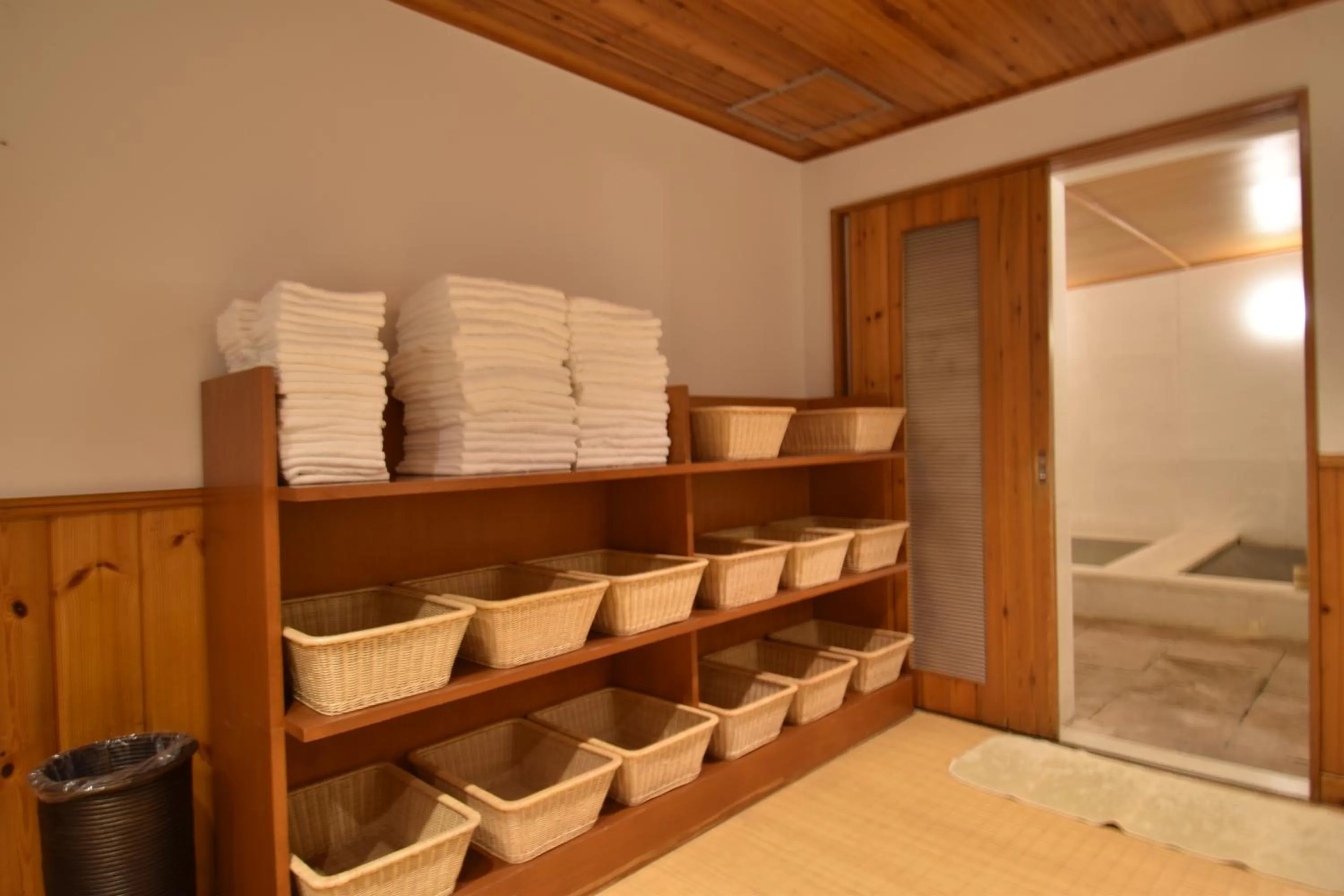 Public Bath in Hotel Nidom