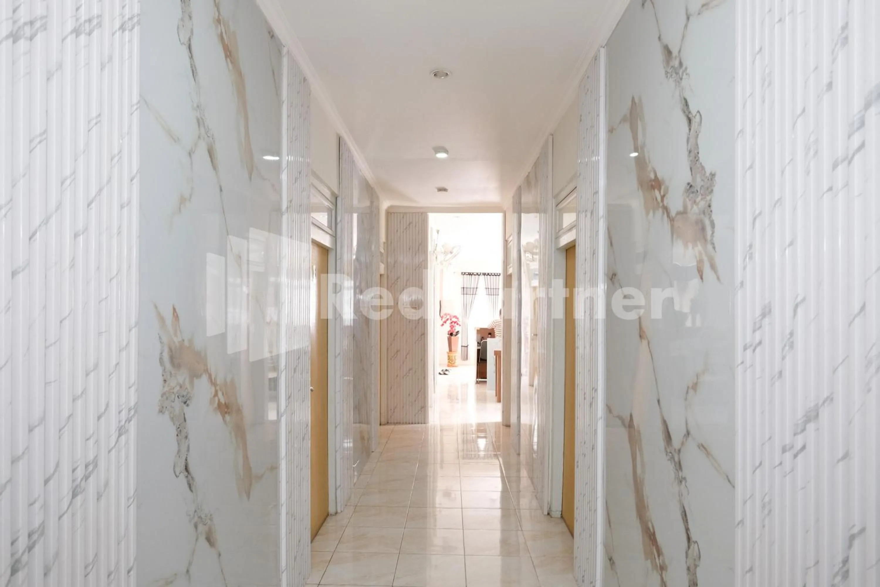 Property building in Oma Uti Syariah Mitra RedDoorz near Stasiun Lempuyangan