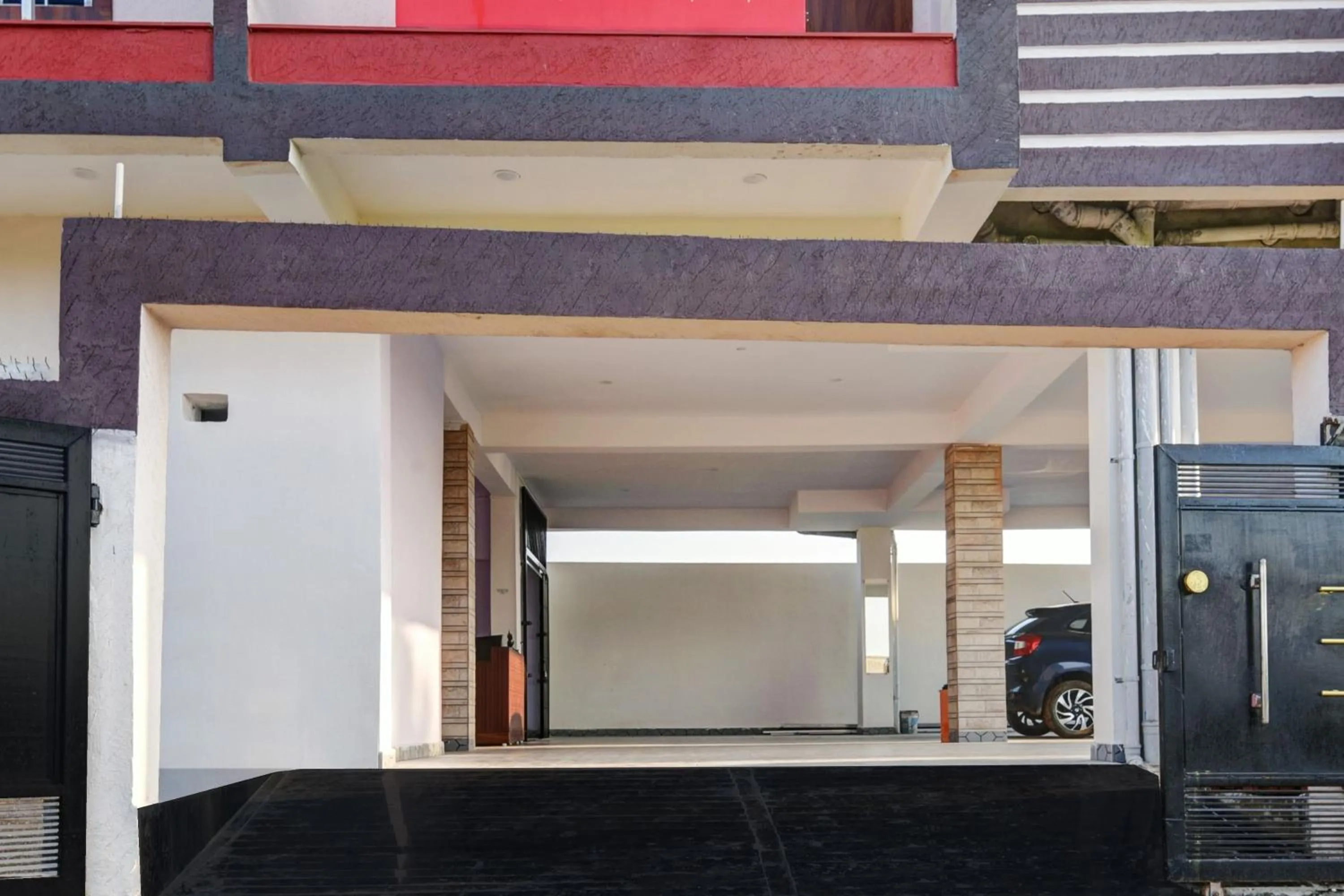 Facade/entrance in Hotel O by OYO JP Banquet