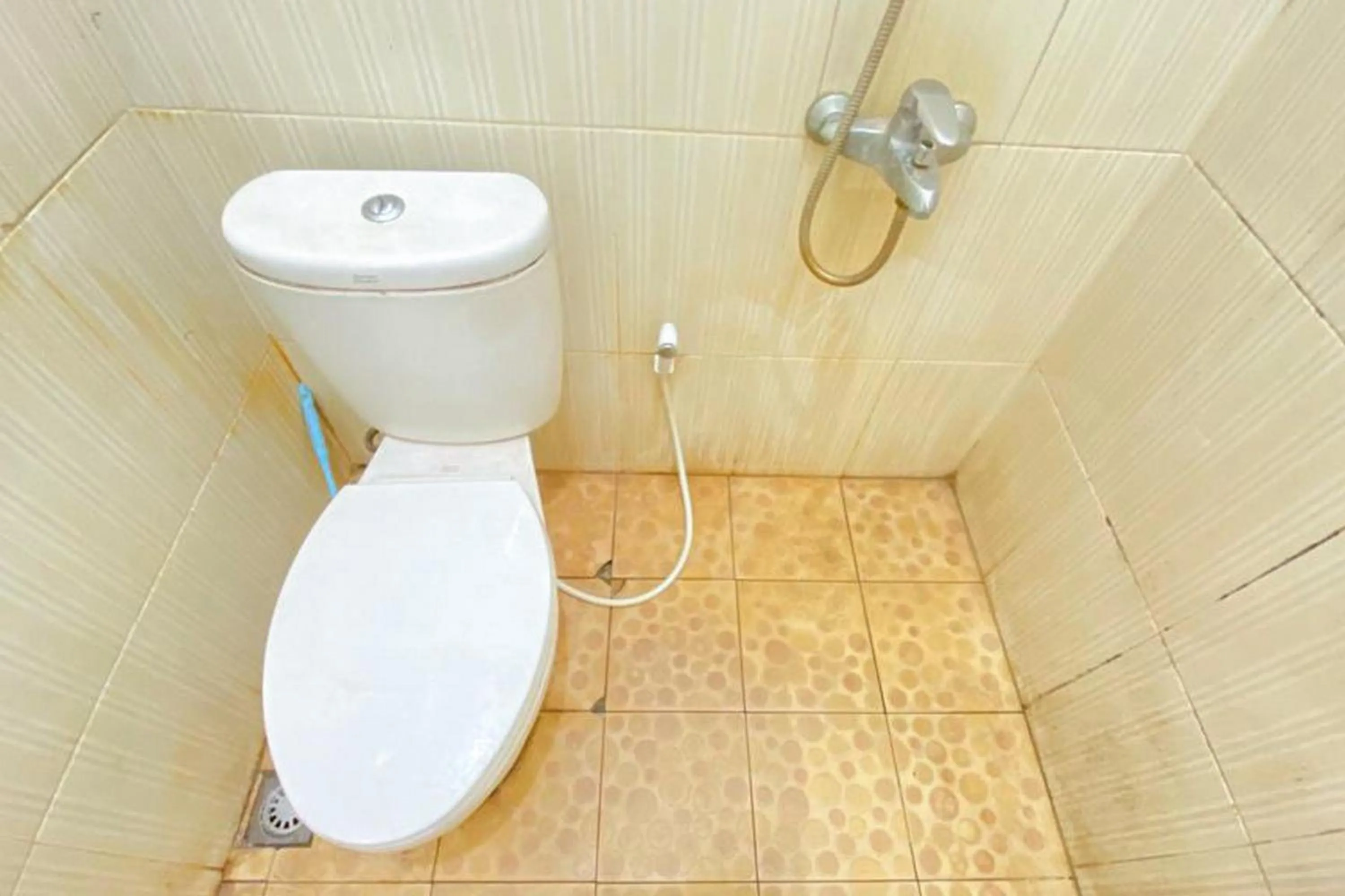Bathroom in RedDoorz Syariah @ Jalan Jendral Sudirman Pekanbaru