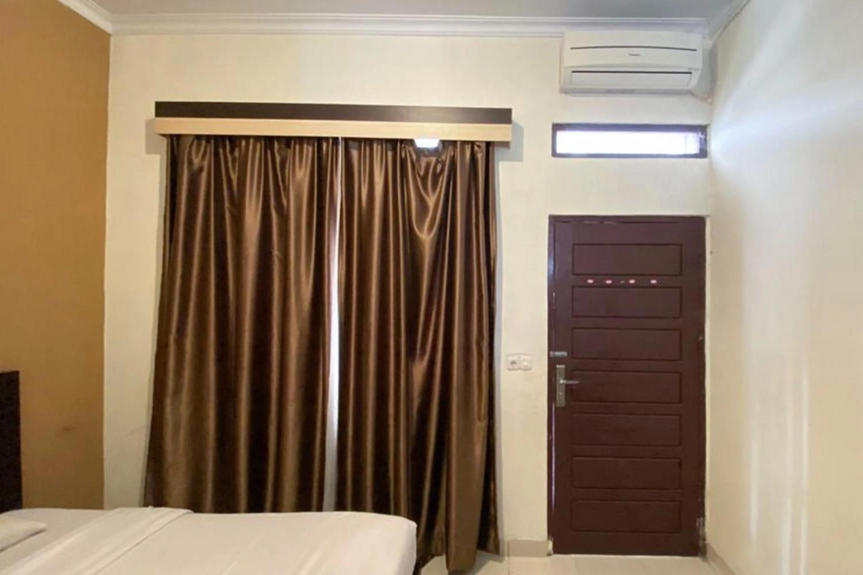 Bed in RedDoorz Syariah @ Jalan Jendral Sudirman Pekanbaru