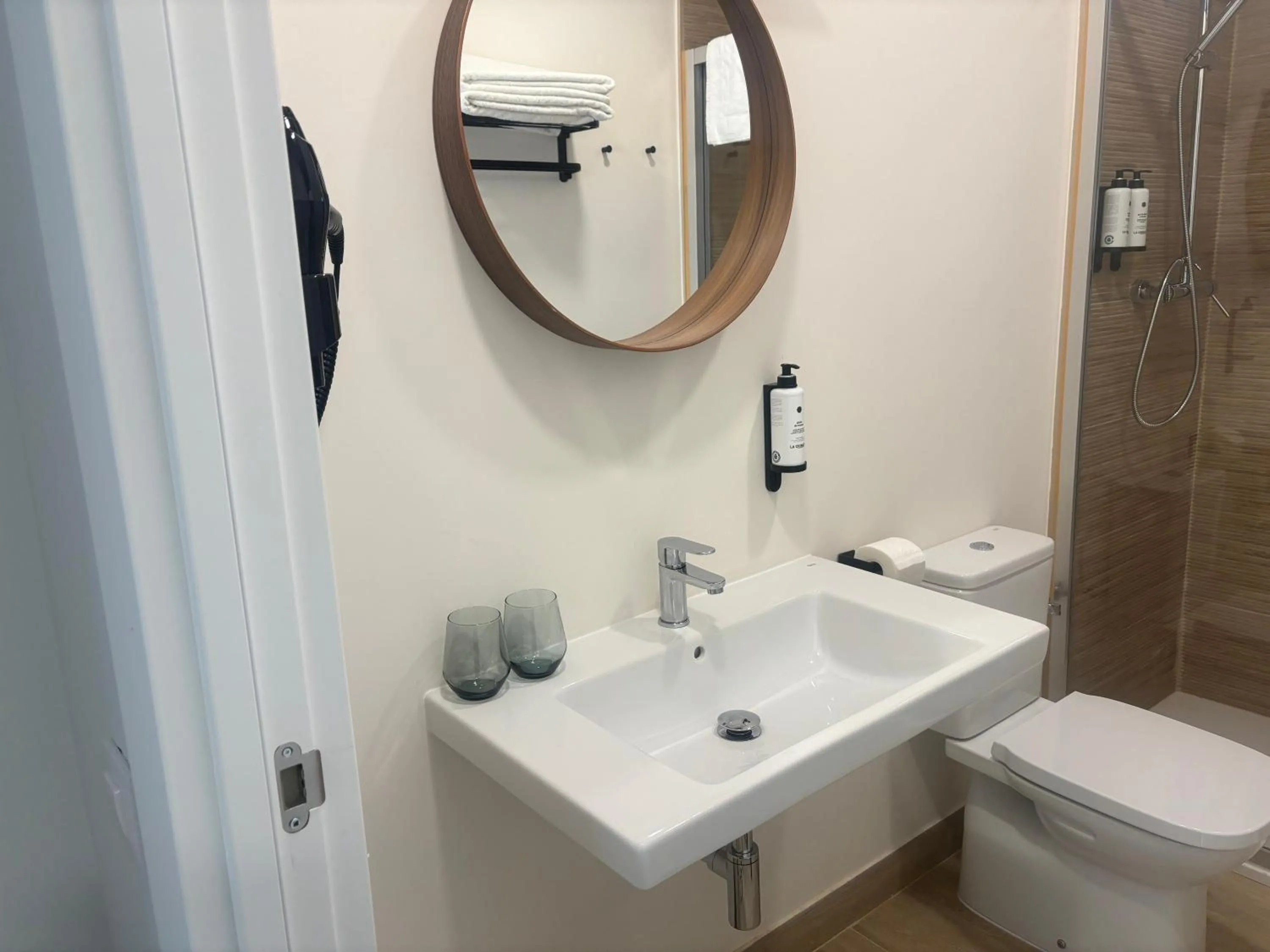 Shower in HOTEL LOS ALAMOS BOUTIQUE