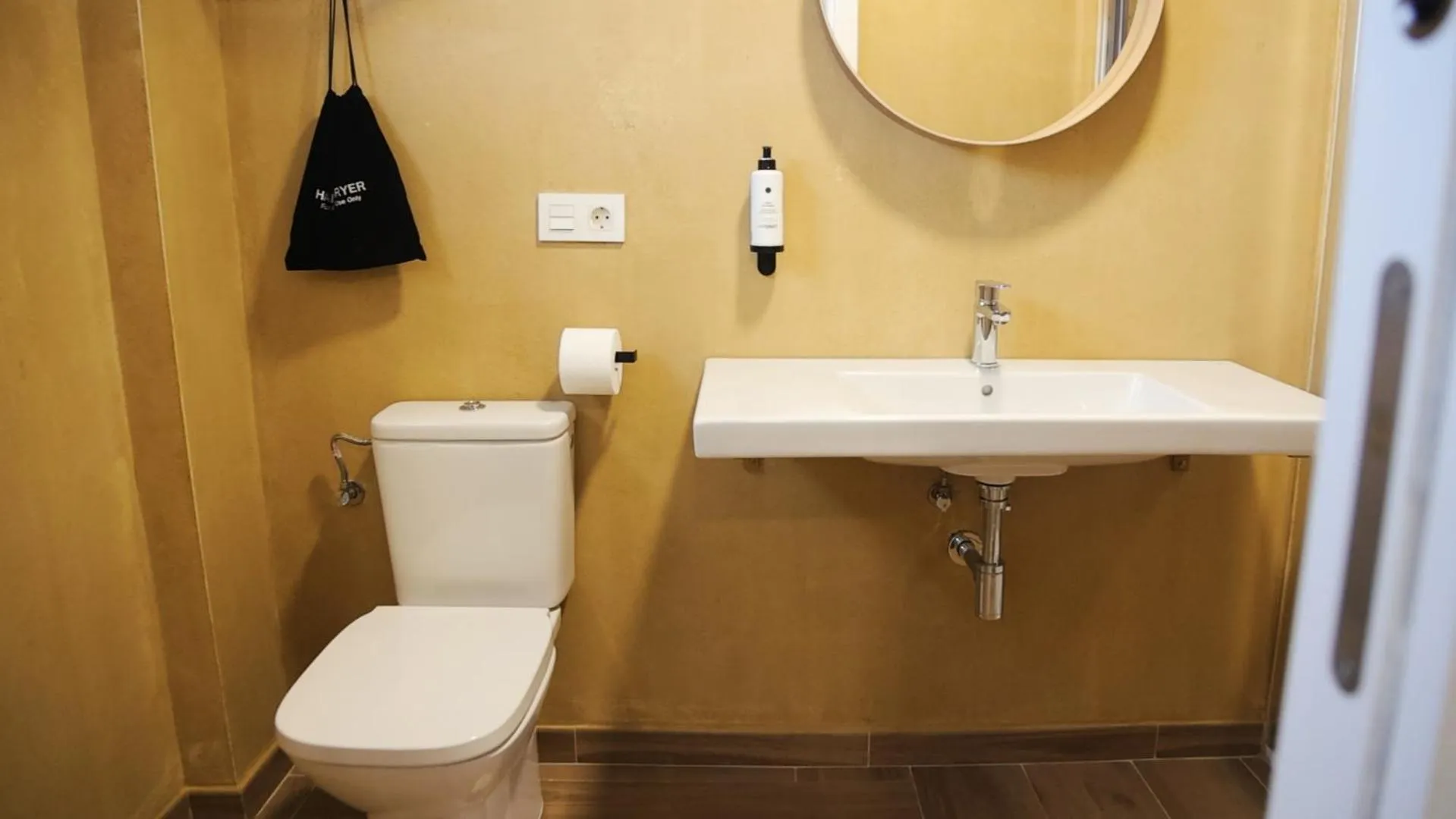 Toilet in HOTEL LOS ALAMOS BOUTIQUE