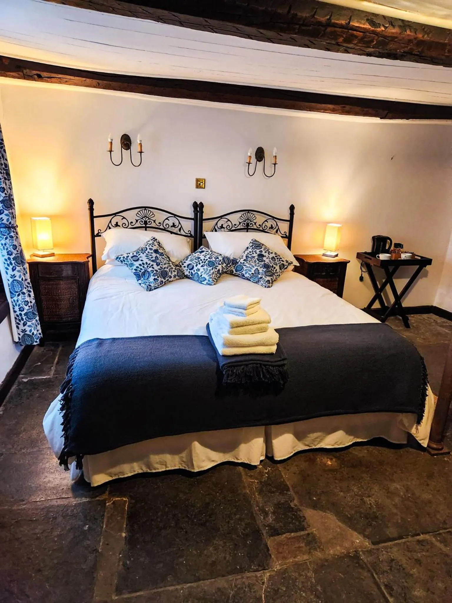 Bedroom, Bed in The New Inn