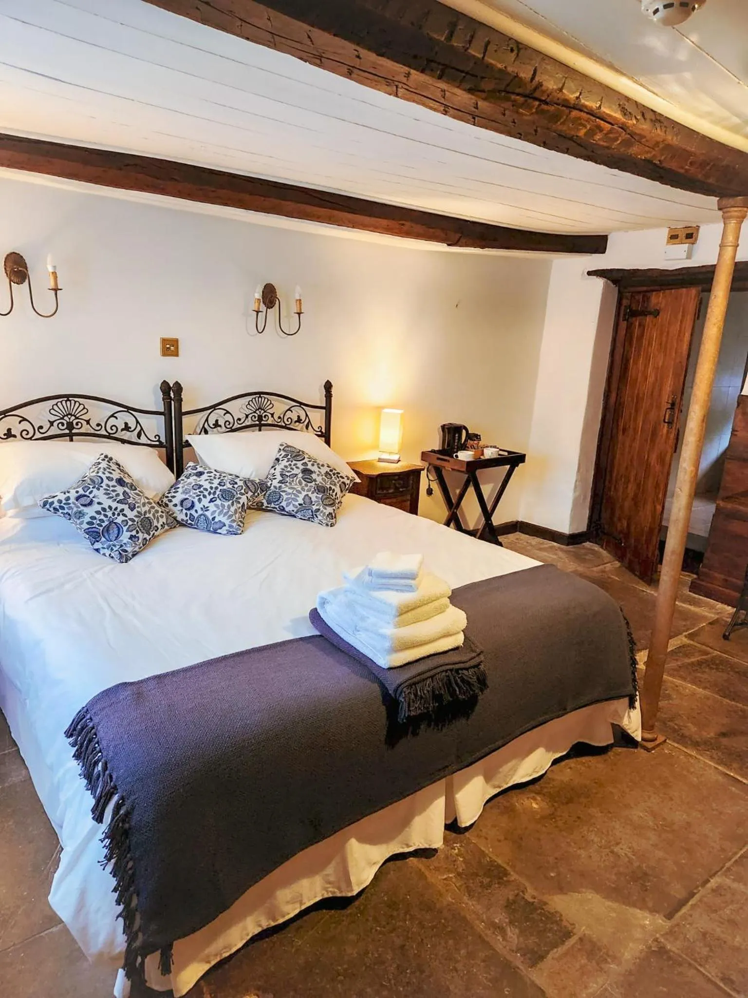 Bedroom, Bed in The New Inn