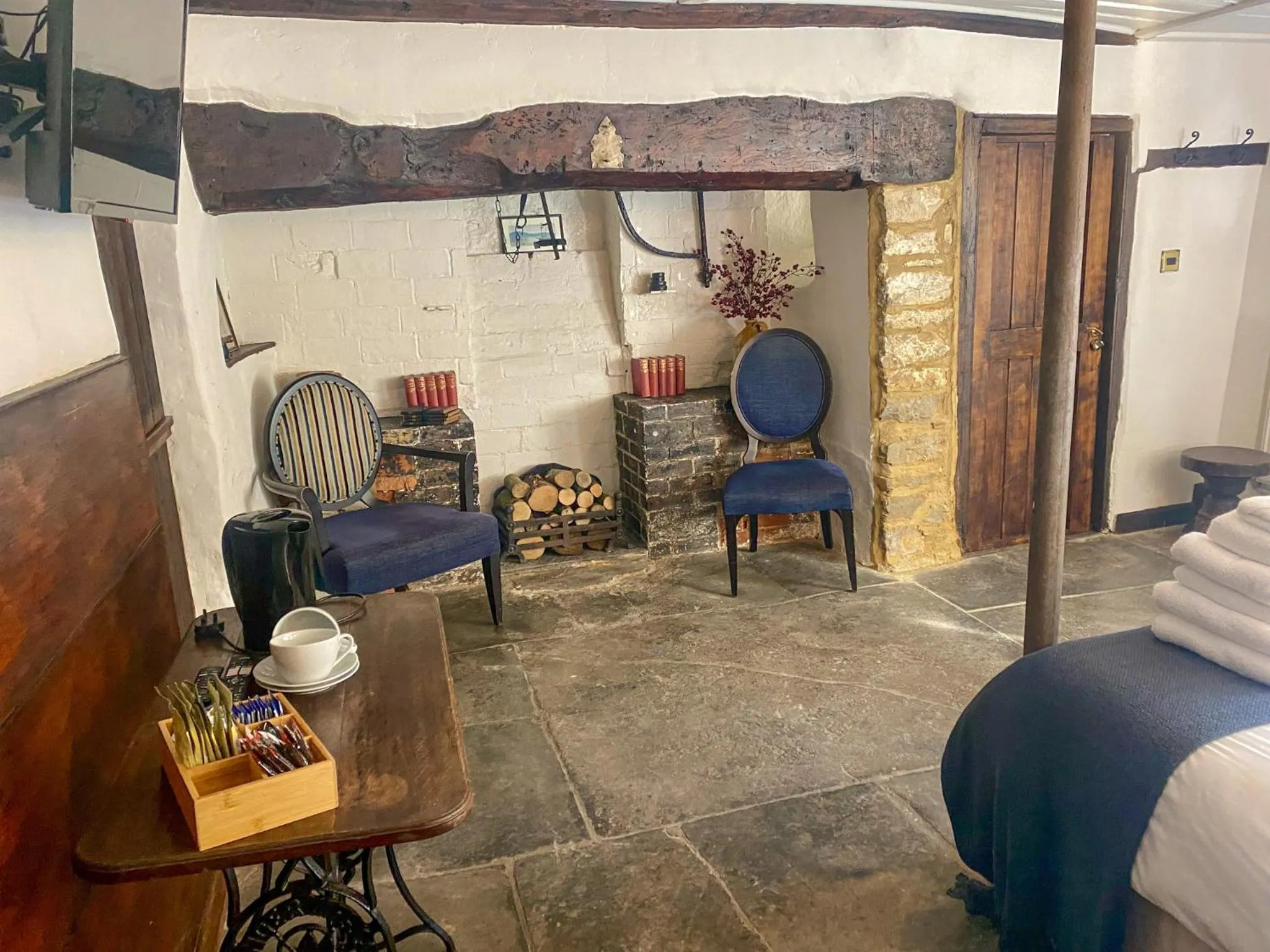 Bedroom, Bed in The New Inn