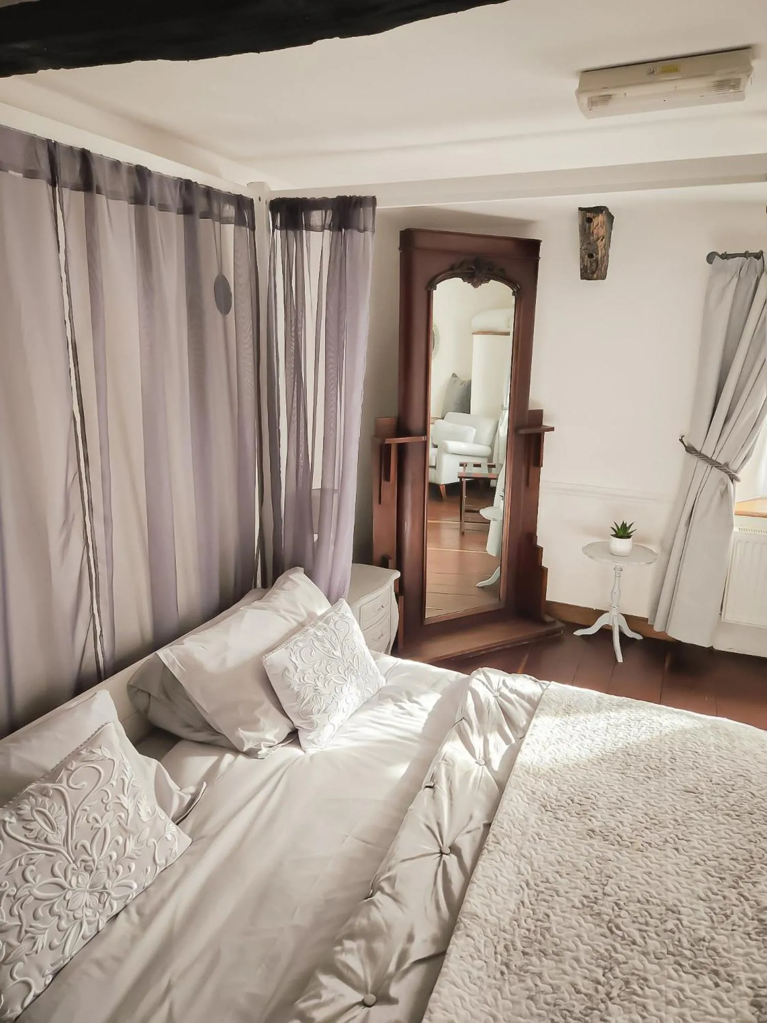 Bedroom, Bed in The New Inn