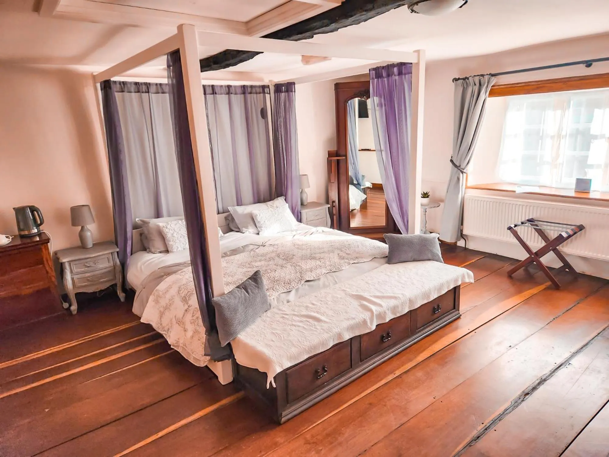 Bedroom, Bed in The New Inn