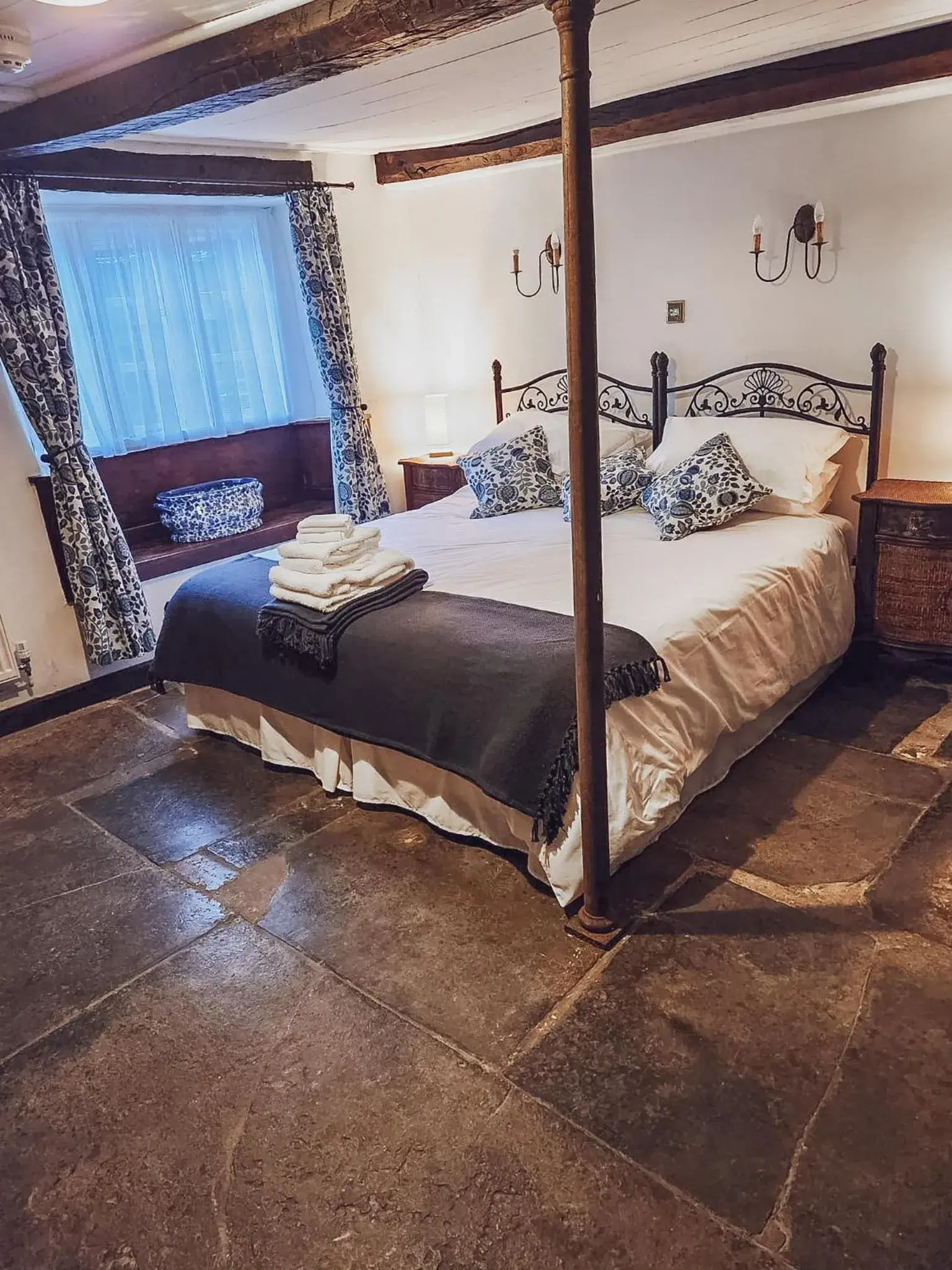 Bedroom, Bed in The New Inn Bedroom, Bed in The New Inn