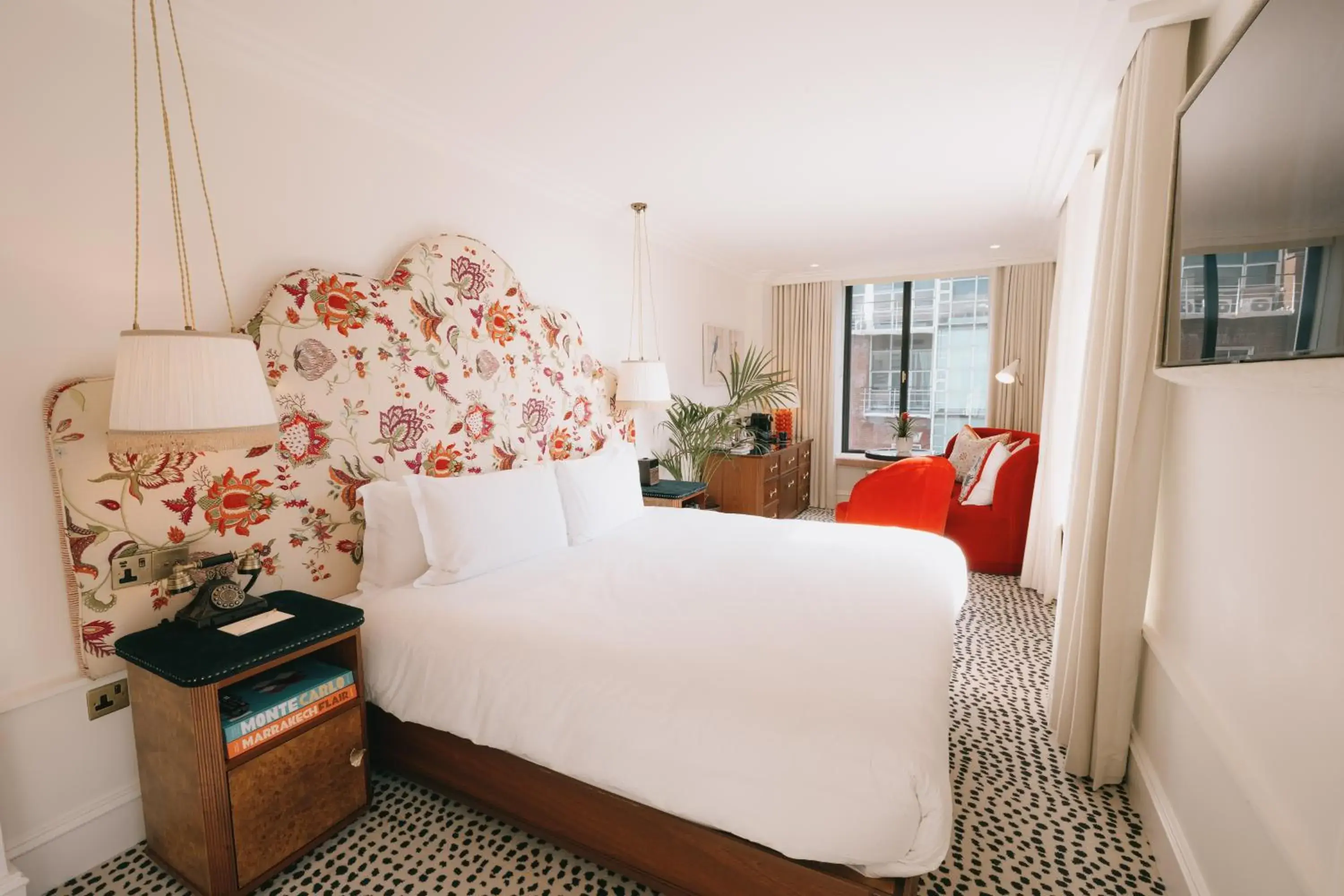 Seating area, Bed in The Leinster Seating area, Bed in The Leinster