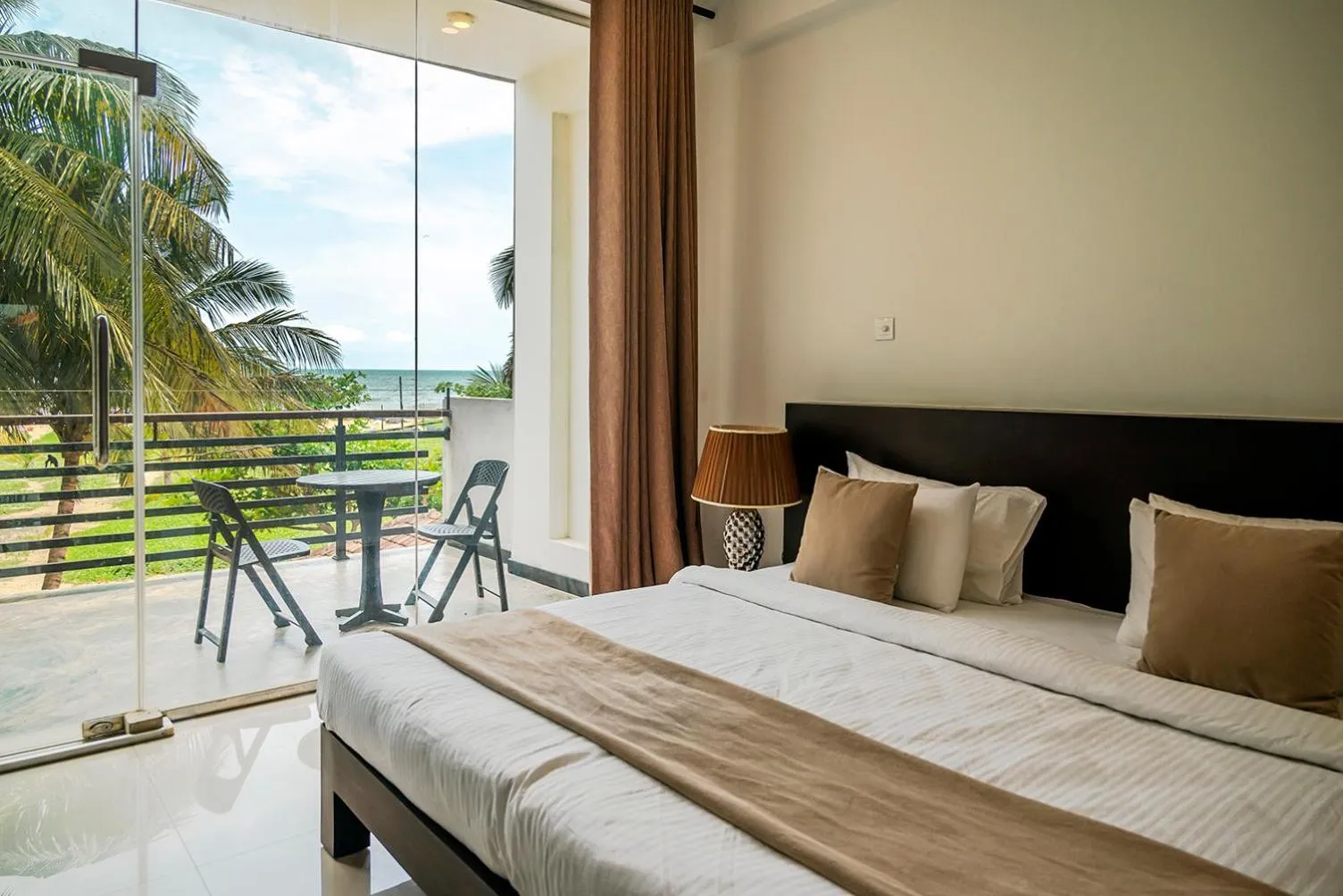 Bed in Beverly Beach Negombo