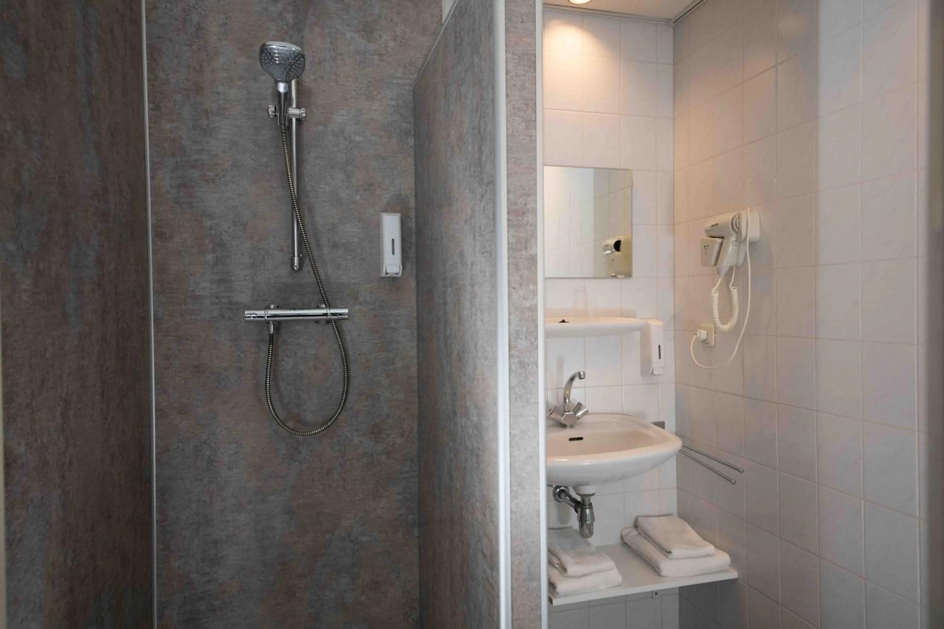 Bathroom in Hotel Restaurant Zalen Hoogeerd