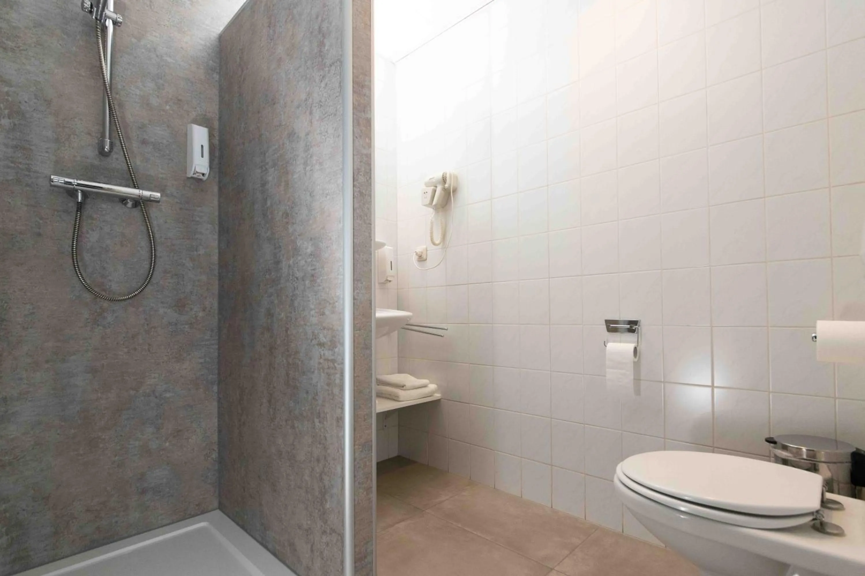 Bathroom in Hotel Restaurant Zalen Hoogeerd