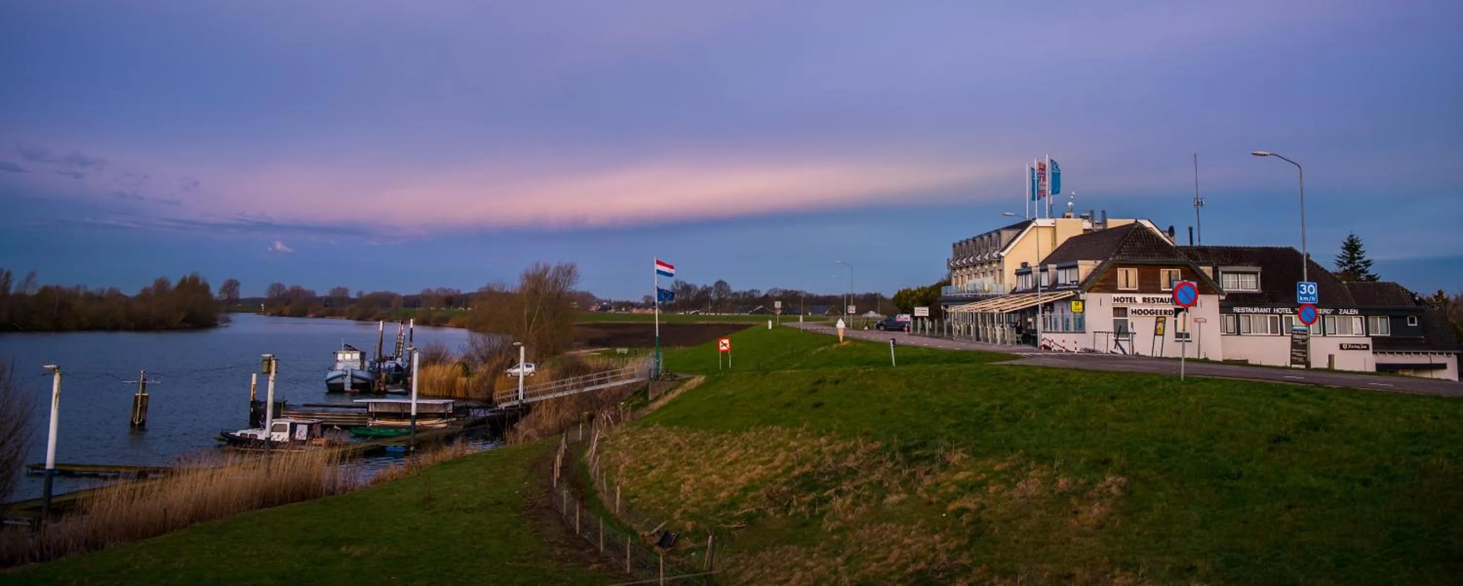 Facade/entrance in Hotel Restaurant Zalen Hoogeerd