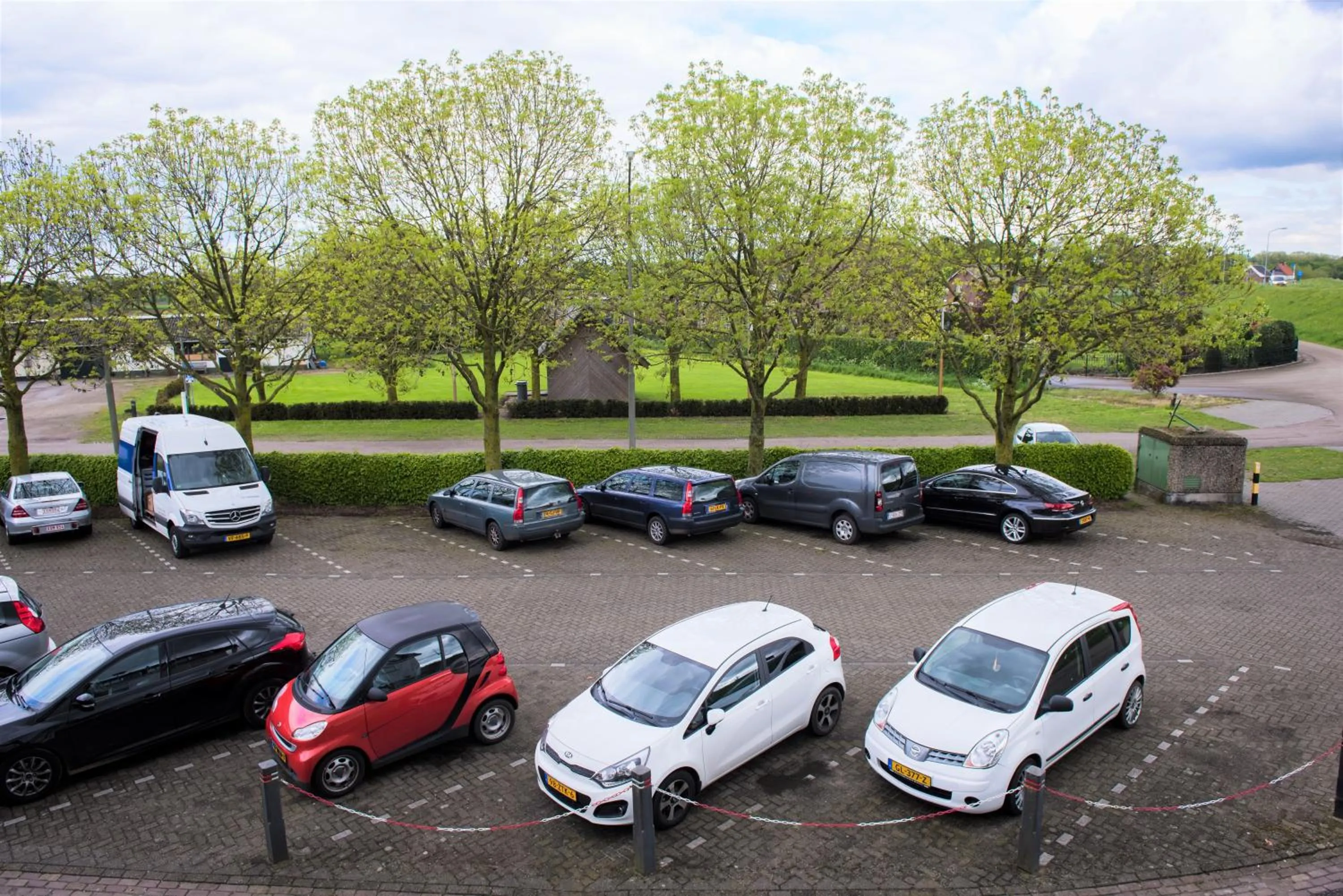 Parking in Hotel Restaurant Zalen Hoogeerd