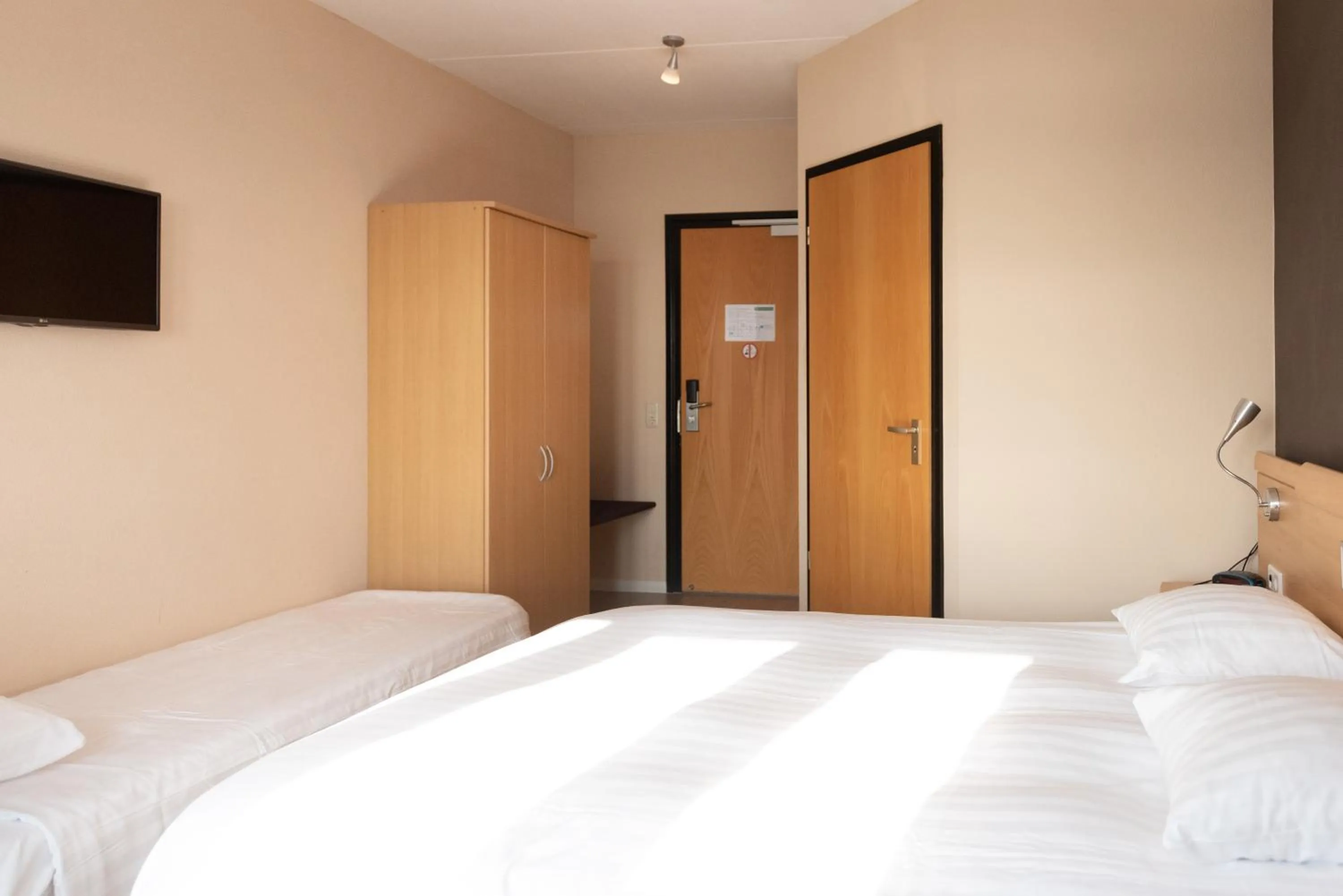 Bedroom, Bed in Hotel Restaurant Zalen Hoogeerd