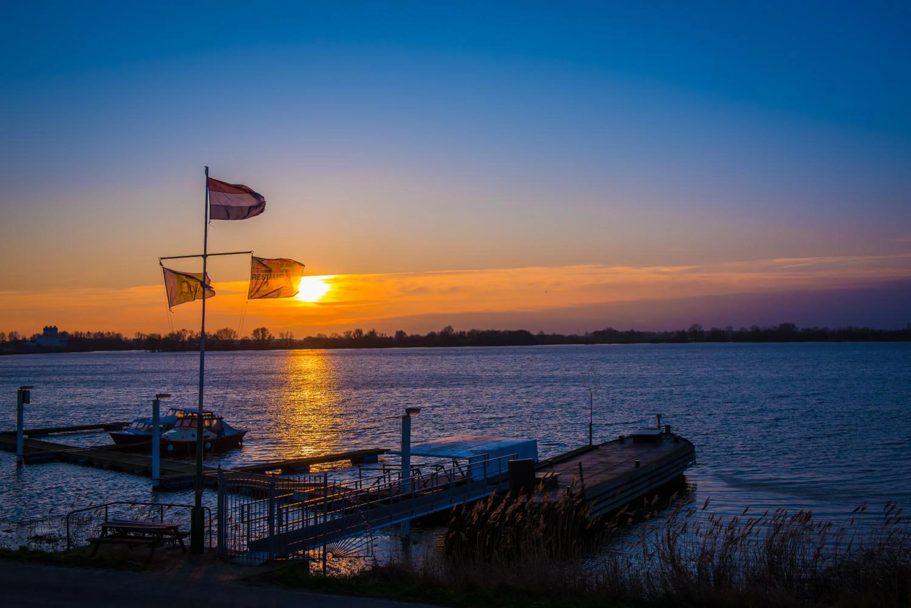 River view in Hotel Restaurant Zalen Hoogeerd