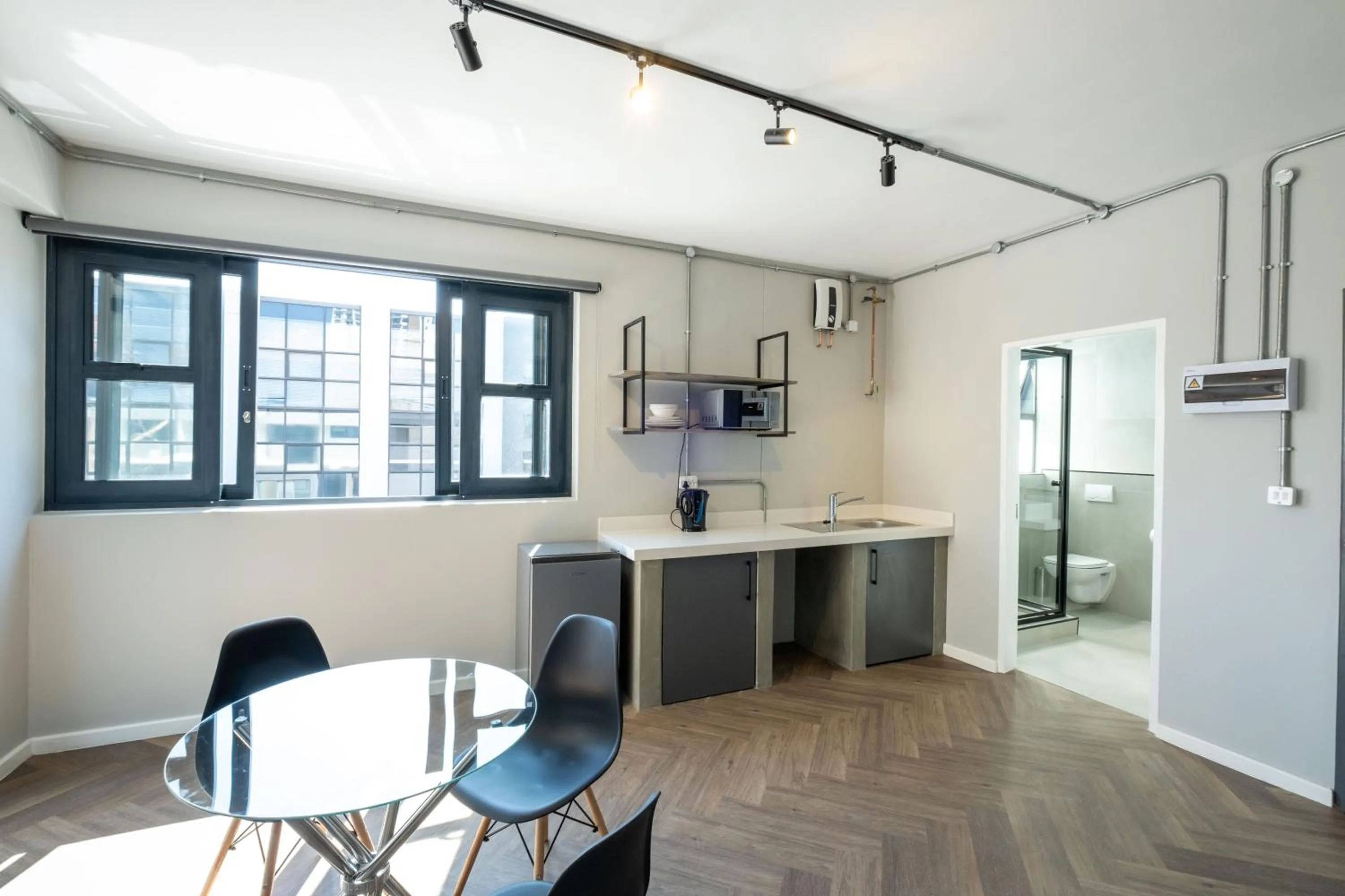 TV and multimedia in Inn & Out Plus Rosebank