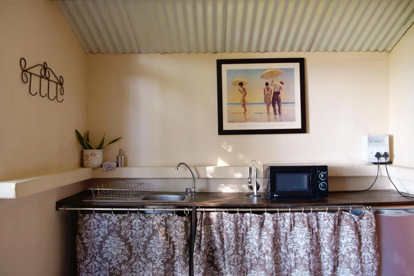 Kitchen or kitchenette in Almar View Guest House