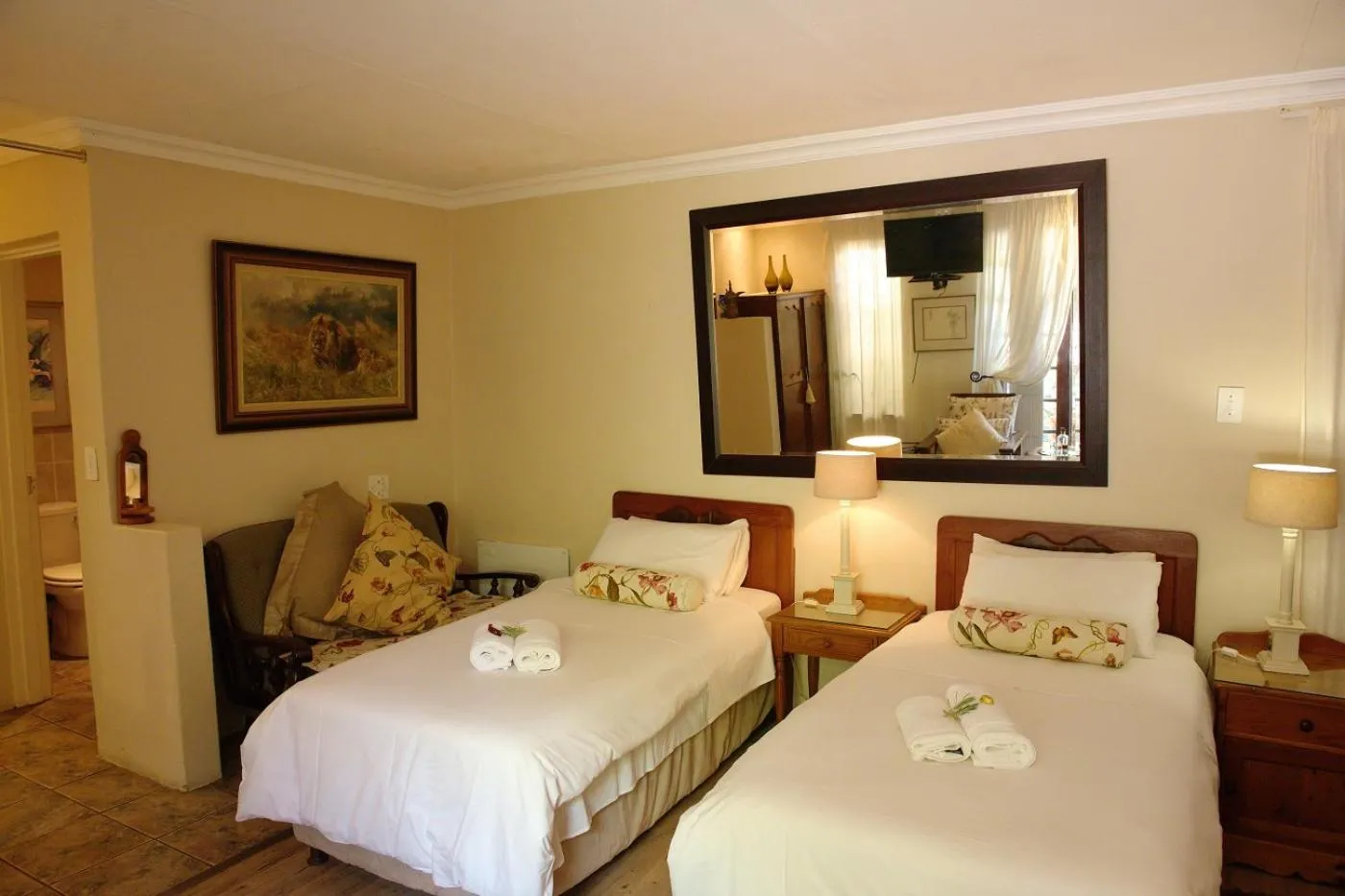 Bed in Almar View Guest House