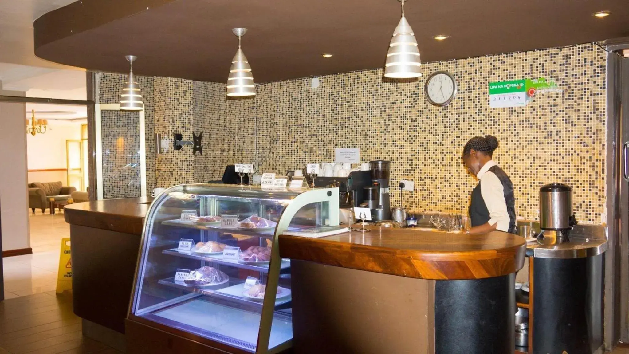 Restaurant/places to eat in VICTORIA COMFORT INN Restaurant/places to eat in VICTORIA COMFORT INN