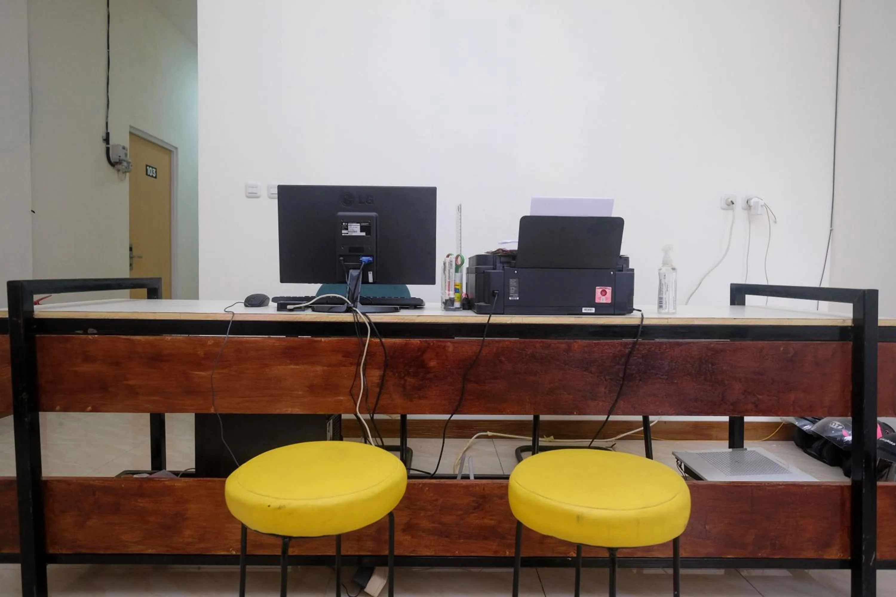 Lobby or reception in Urbanview Hotel AVA Semarang near Akademi Kepolisian Semarang by RedDoorz