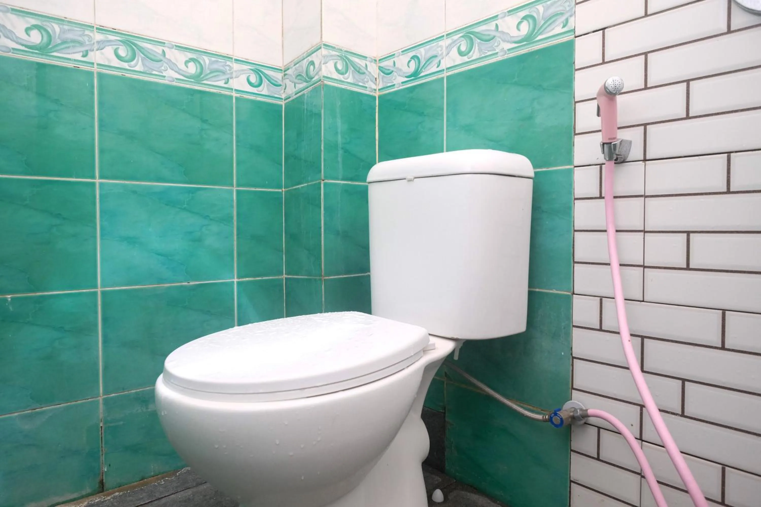 Bathroom in Urbanview Hotel AVA Semarang near Akademi Kepolisian Semarang by RedDoorz