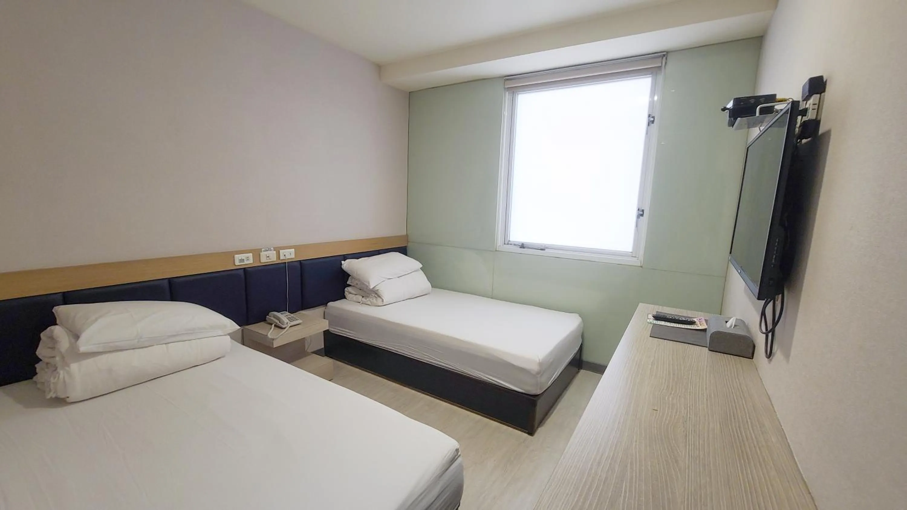 Bed in Chao She Hotel