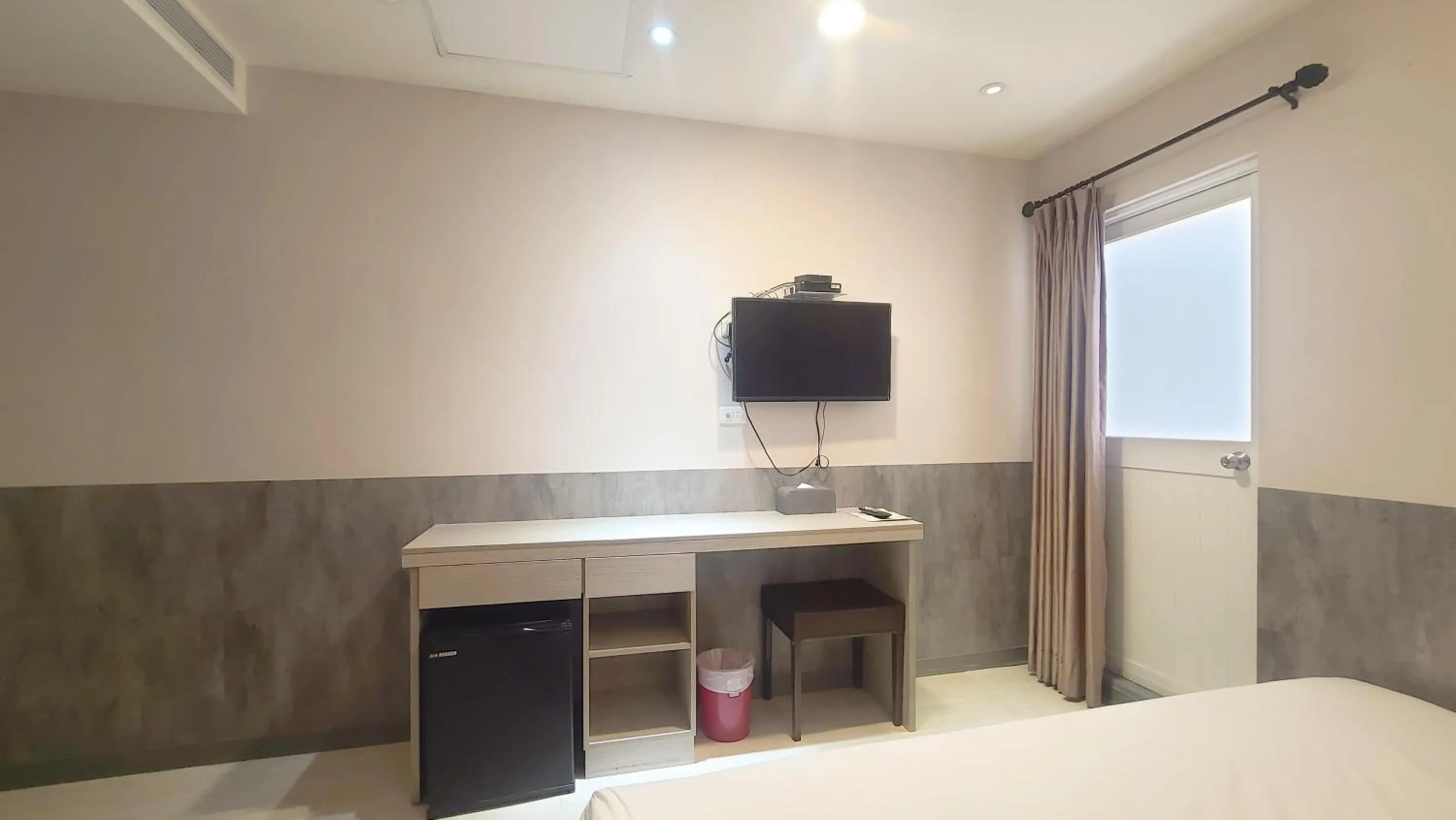 Bed in Chao She Hotel